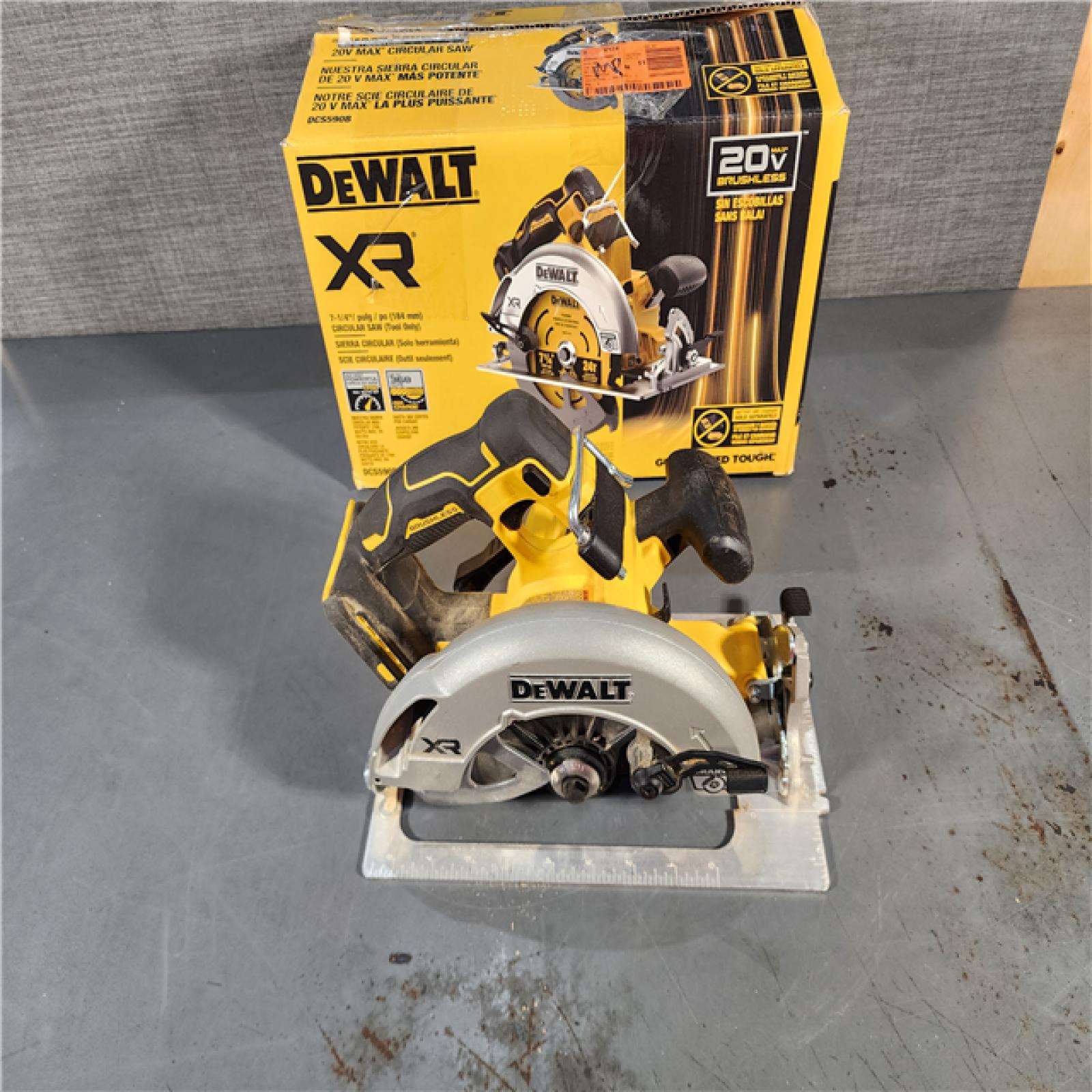 HOUSTON LOCATION - AS-IS DEWALT 20-Volt MAX 7-1/4 in. Cordless Circular Saw (Tool Only)