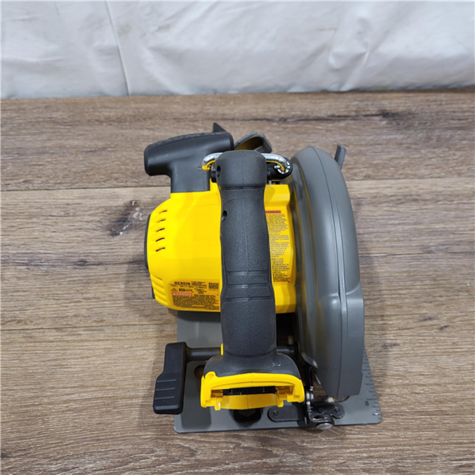 AS-IS DeWALT Flexvolt Max 7-1/4  60V Brushless Circular Saw DCS578B (Bare Tool)