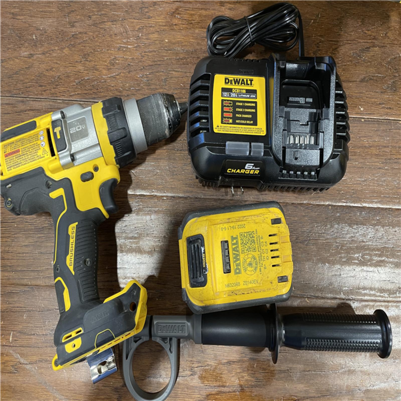 as is Dewalt FLEXVOLT 20 Volt 1/2 in. Brushless Cordless Hammer Drill/Driver Kit (Battery & Charger)