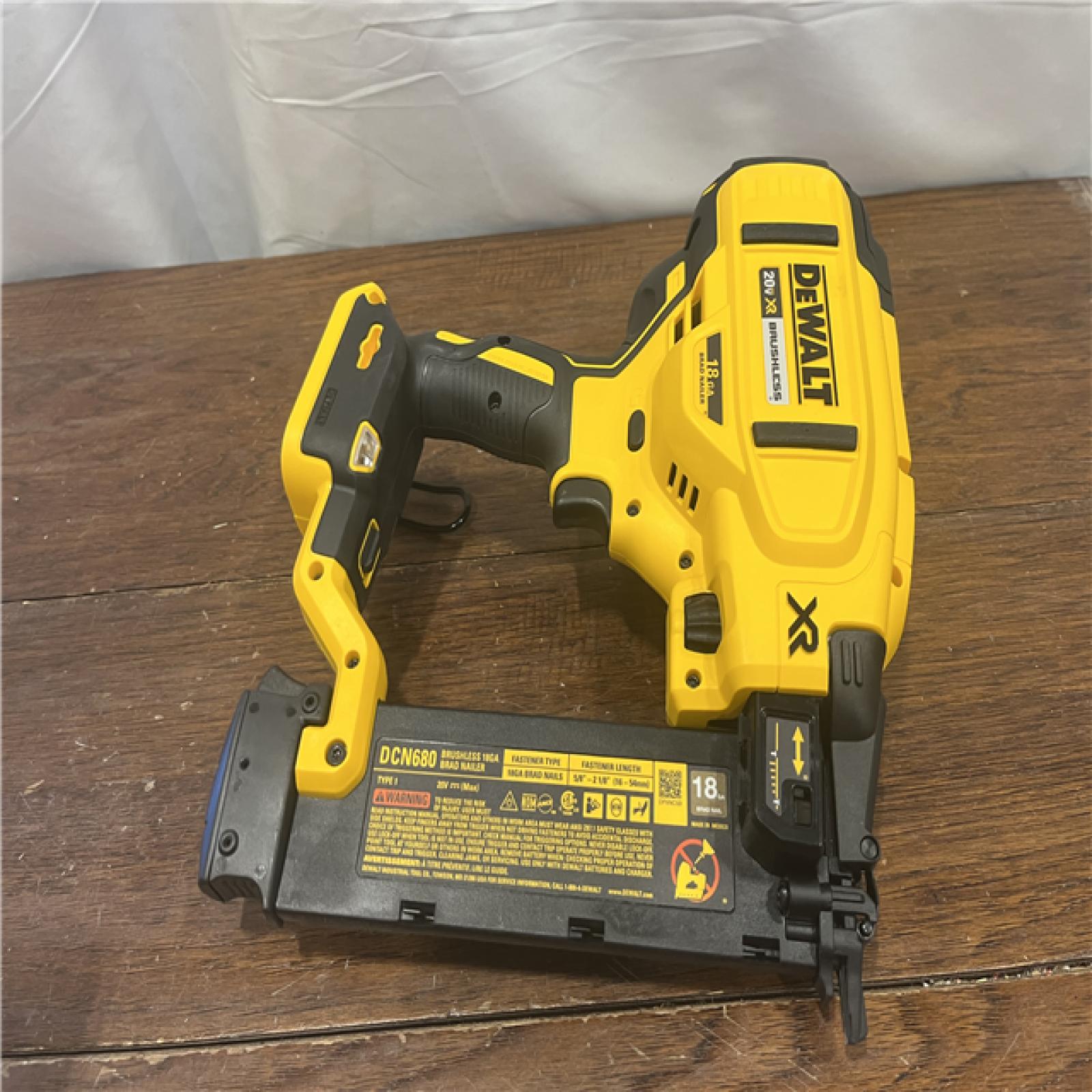 AS-ISDeWalt 20V MAX XR Lithium-Ion Electric Cordless 18-Gauge Brad Nailer (Tool Only)