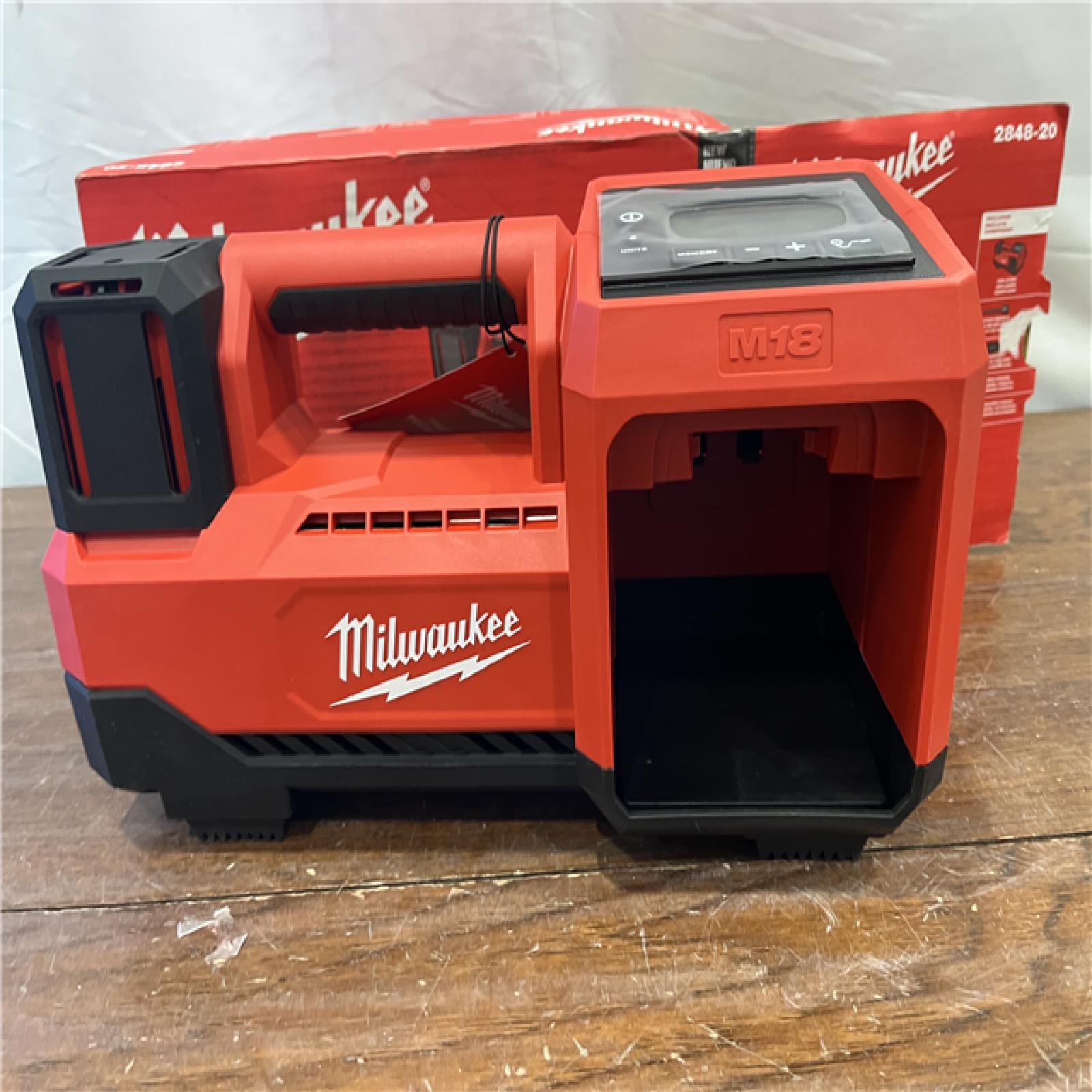 AS-ISMilwaukee M18 18 V 150 PSI Tire Inflator