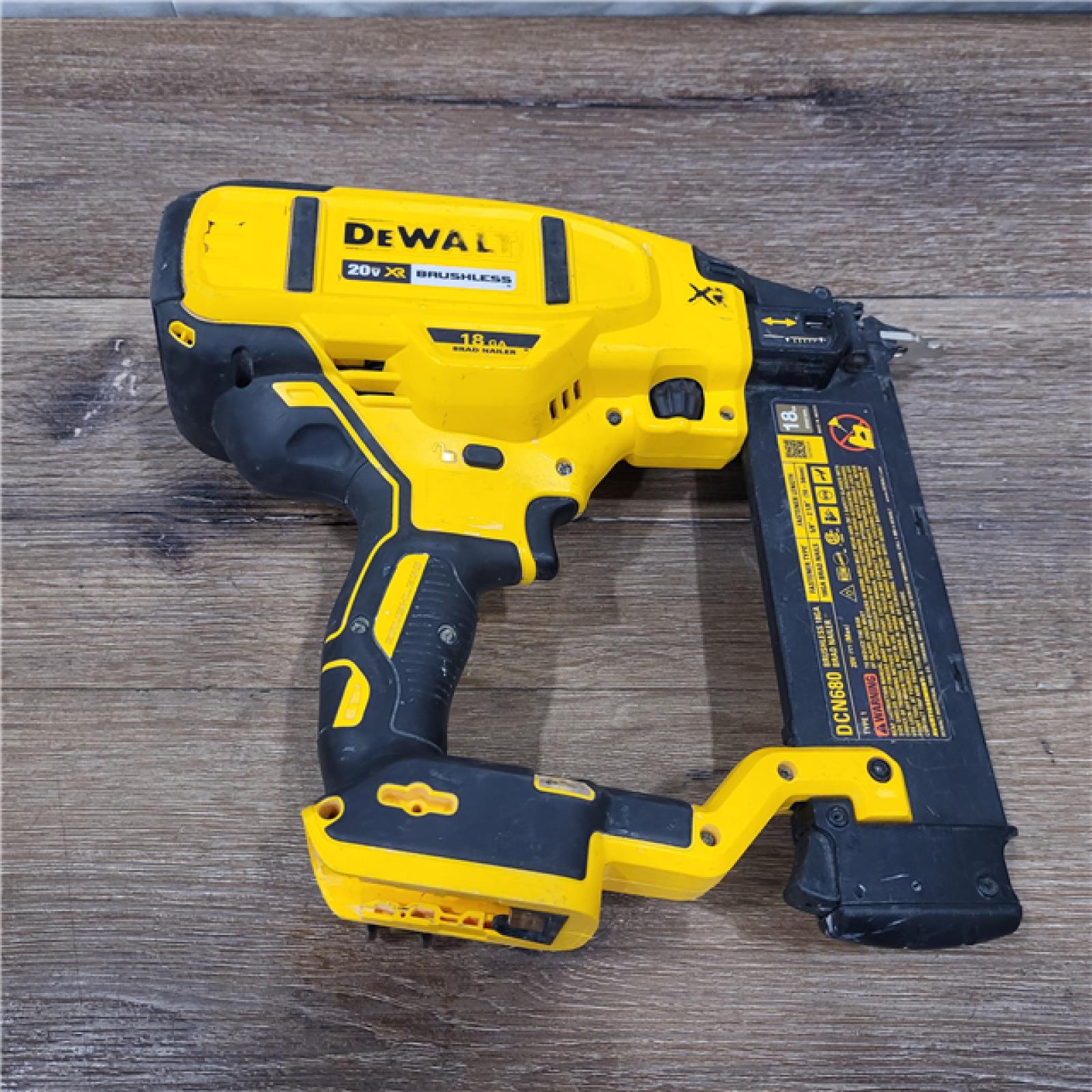 AS-IS DEWALT 20V MAX XR 18 Gauge Brad Nailer Kit