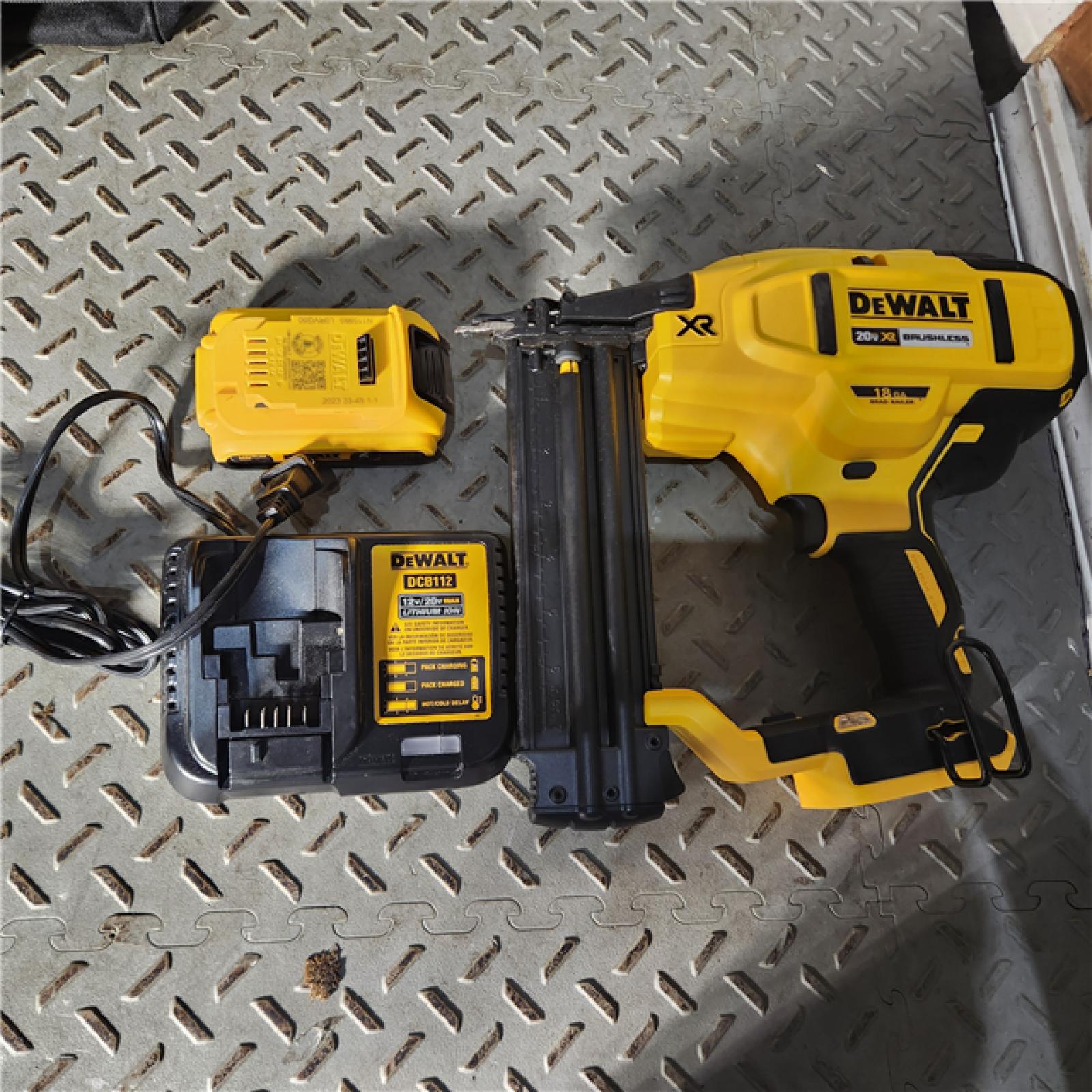 Houston location AS-IS DEWALT 20V MAX XR 18 Gauge Brad Nailer Kit