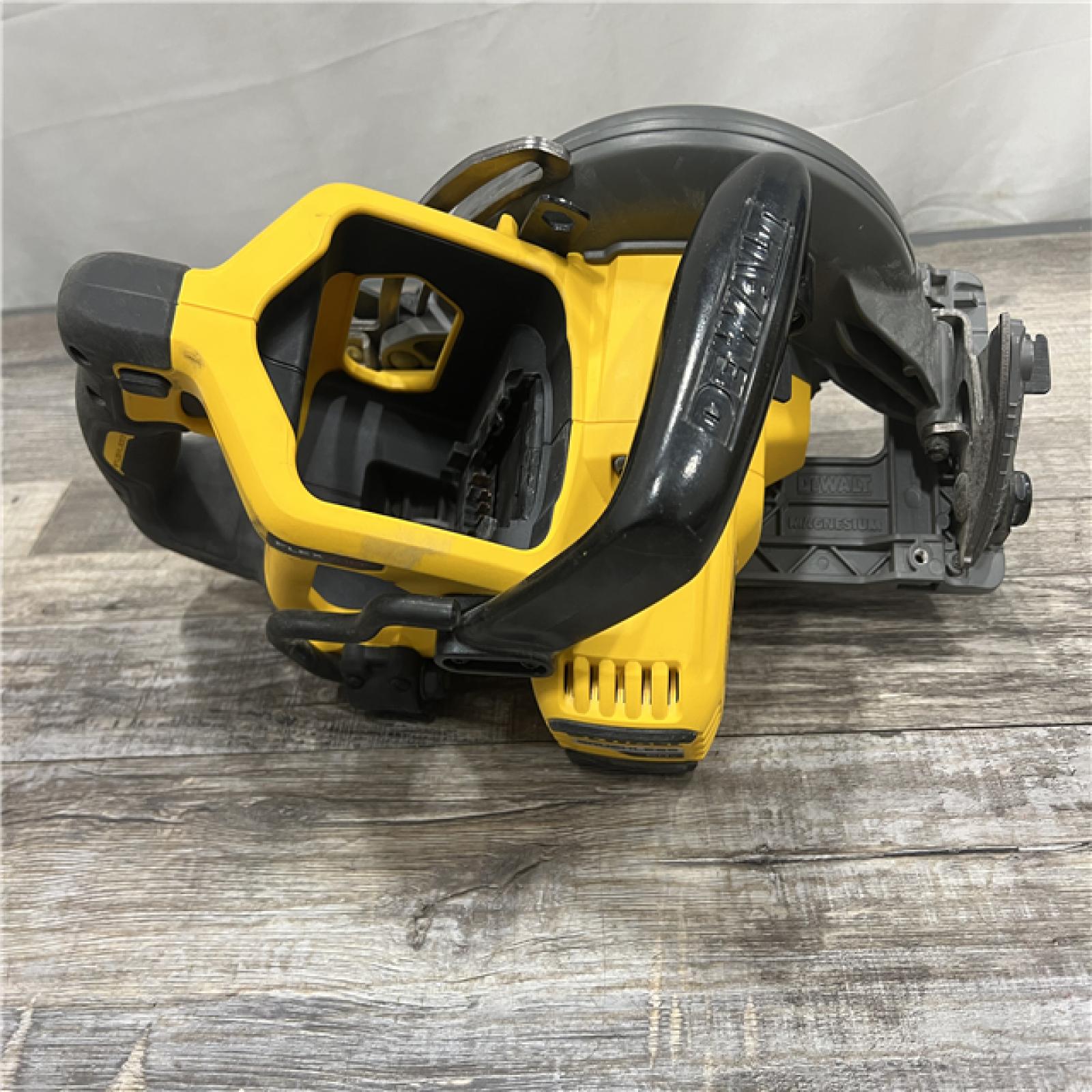 AS-IS DEWALT FLEXVOLT 60V MAX Cordless Brushless 7-1/4 in. Wormdrive Style Circular Saw (Tool Only)