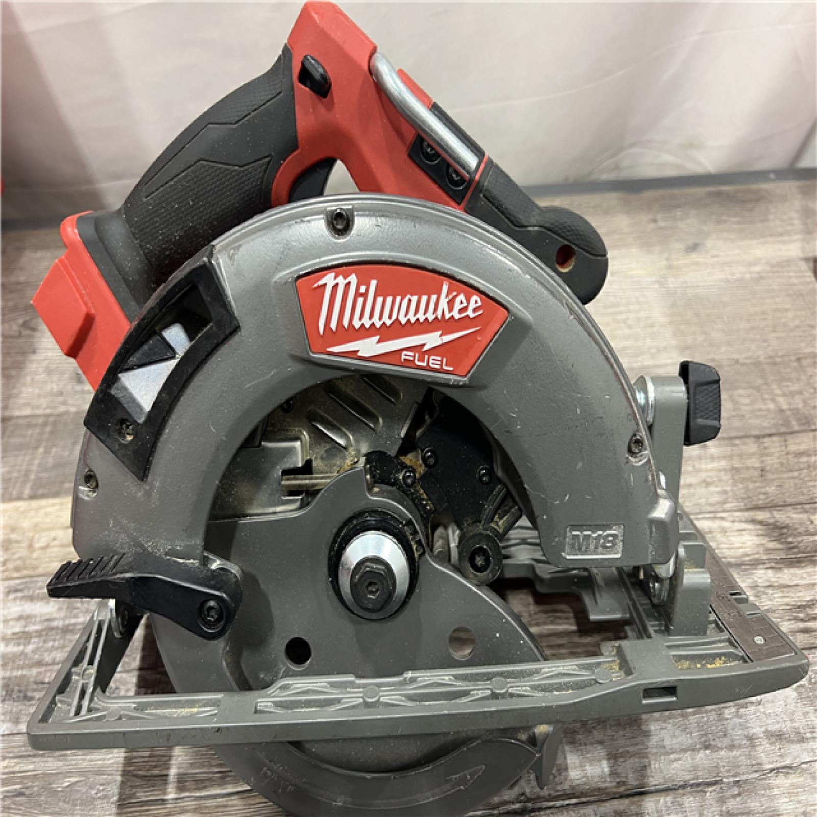 AS-IS MILWAUKEE M18 FUEL 18V Lithium-Ion Brushless Cordless 7-1/4 in. Circular Saw (Tool-Only)