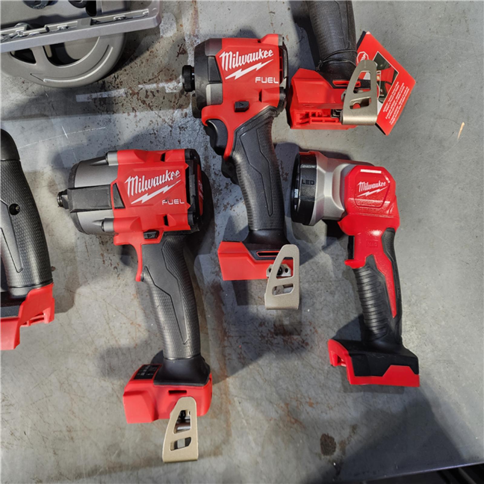 HOUSTON LOCATION - AS-IS (APPEARS LIKE NEW) MILWAUKEE 7 TOOL COMBO KIT W/ (2) 5.0 AH BATTERY, (2) CARRYING BAG & CHARGER