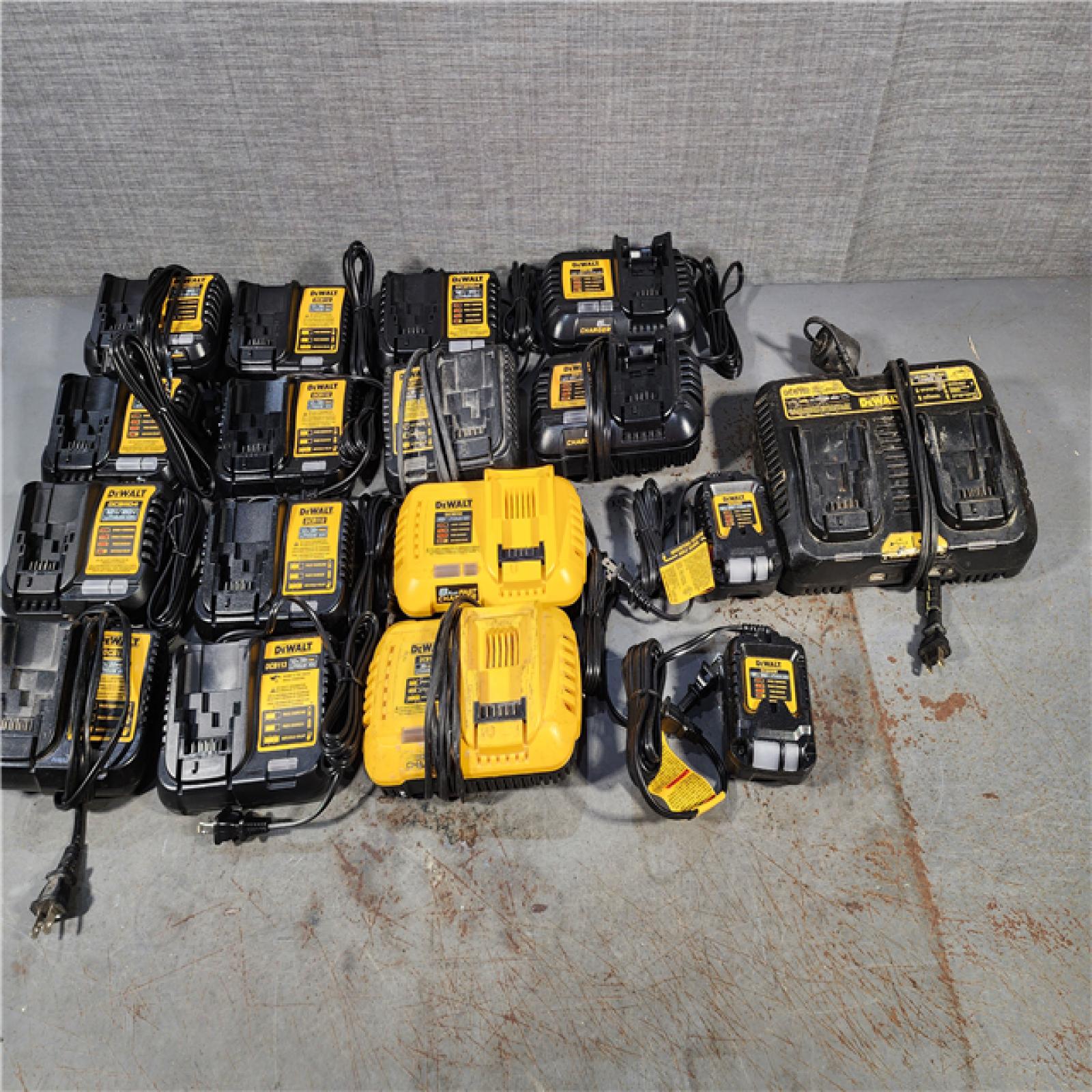 HOUSTON LOCATION - AS-IS DEWALT BATTERY CHARGER PACK QTY - 17