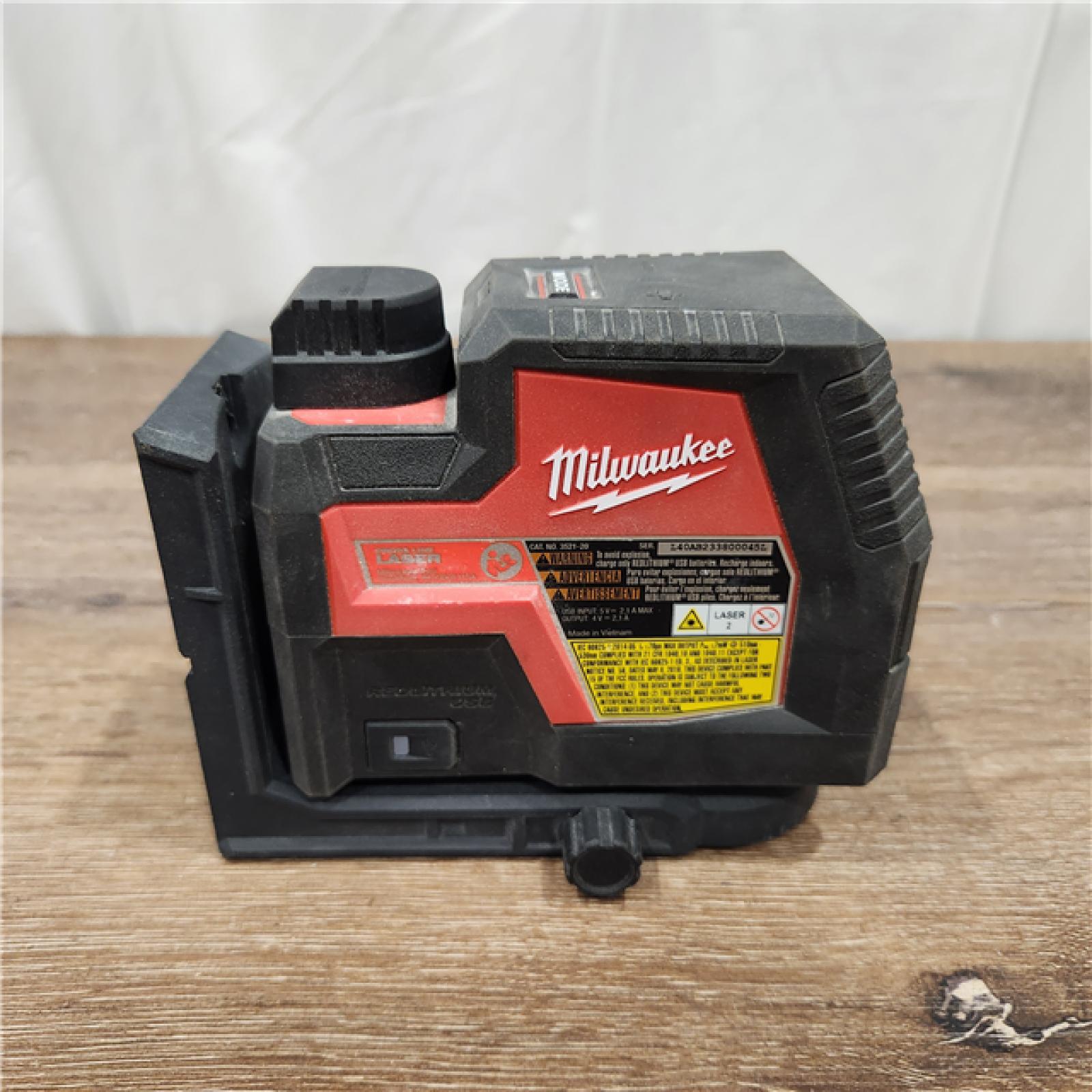 AS-IS Milwaukee 3521-21 4V Lithium-Ion Cordless USB Rechargeable Green Beam Cross Line Laser