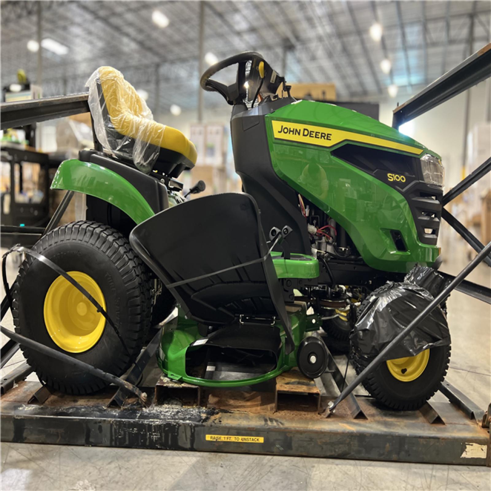 DALLAS LOCATION - John Deere S100 42 in. 17.5 HP Gas Hydrostatic Riding Lawn Mower