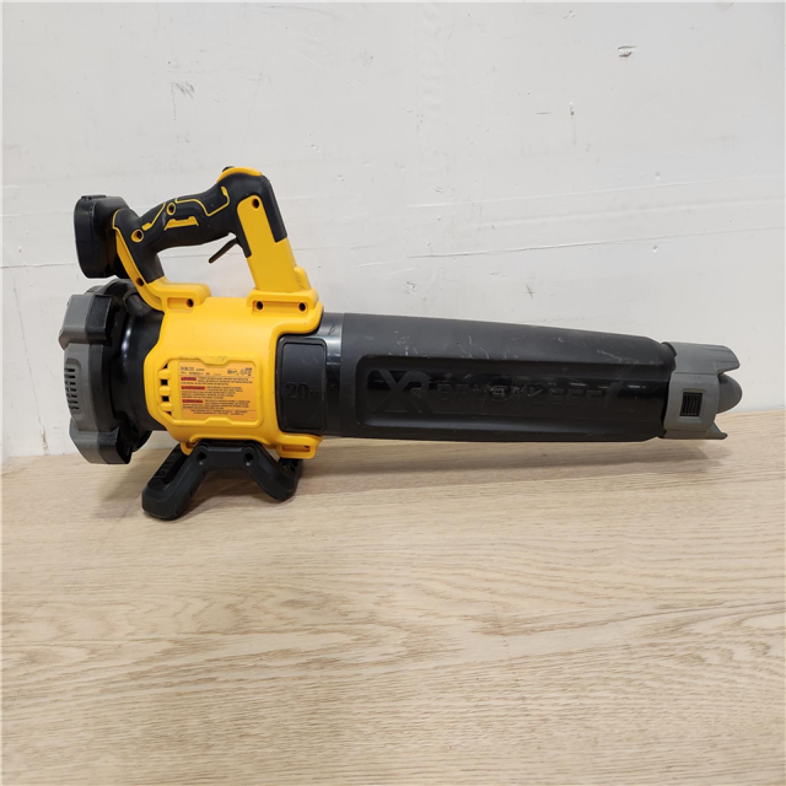 Phoenix location APPEARS NEW DEWALT 20V MAX 125 MPH 450 CFM Brushless Cordless Battery Powered Blower (Tool Only)