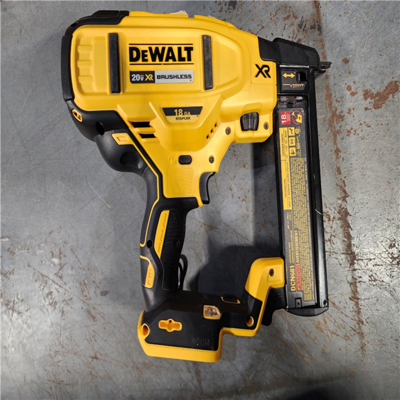 HOUSTON LOCATION - AS-IS DEWALT DCN681D1 20V 18Ga Stapler Kit