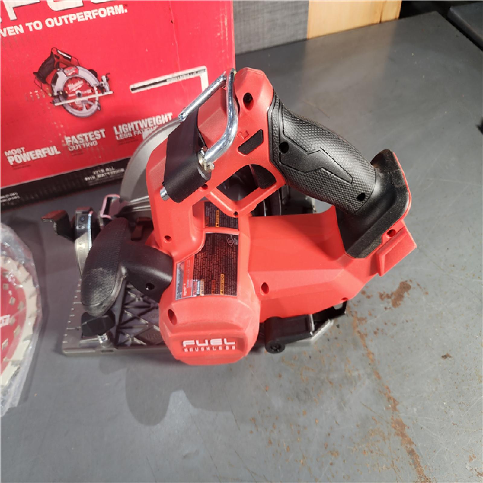 HOUSTON LOCATION - AS-IS Milwaukee M18 FUEL 18V Lithium-Ion Brushless Cordless 7-1/4 in. Circular Saw (Tool-Only)