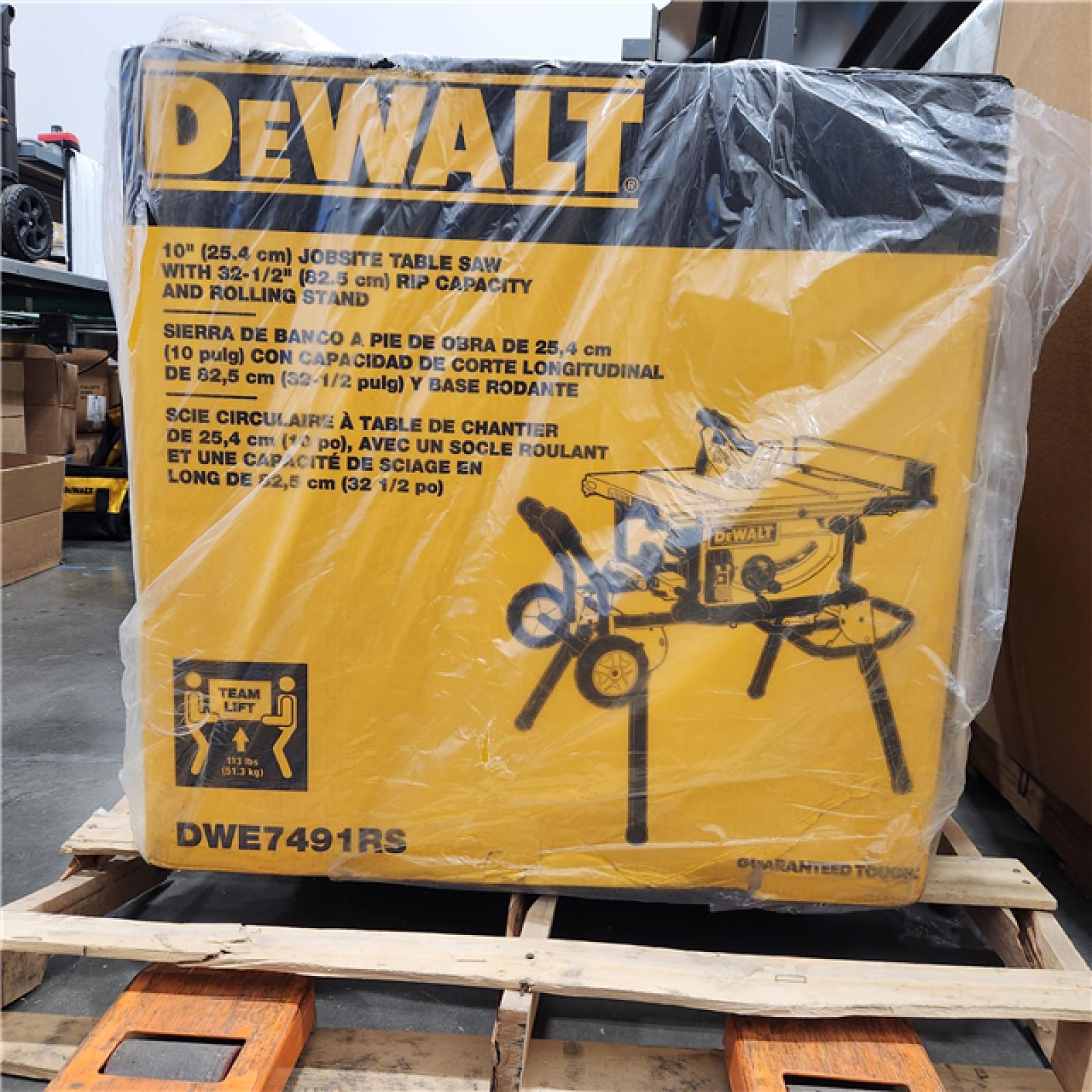 NEW DEWALT 15 Amp Corded 10 in. Job Site Table Saw with Rolling Stand ( APPEAR A NEW CONDITION)