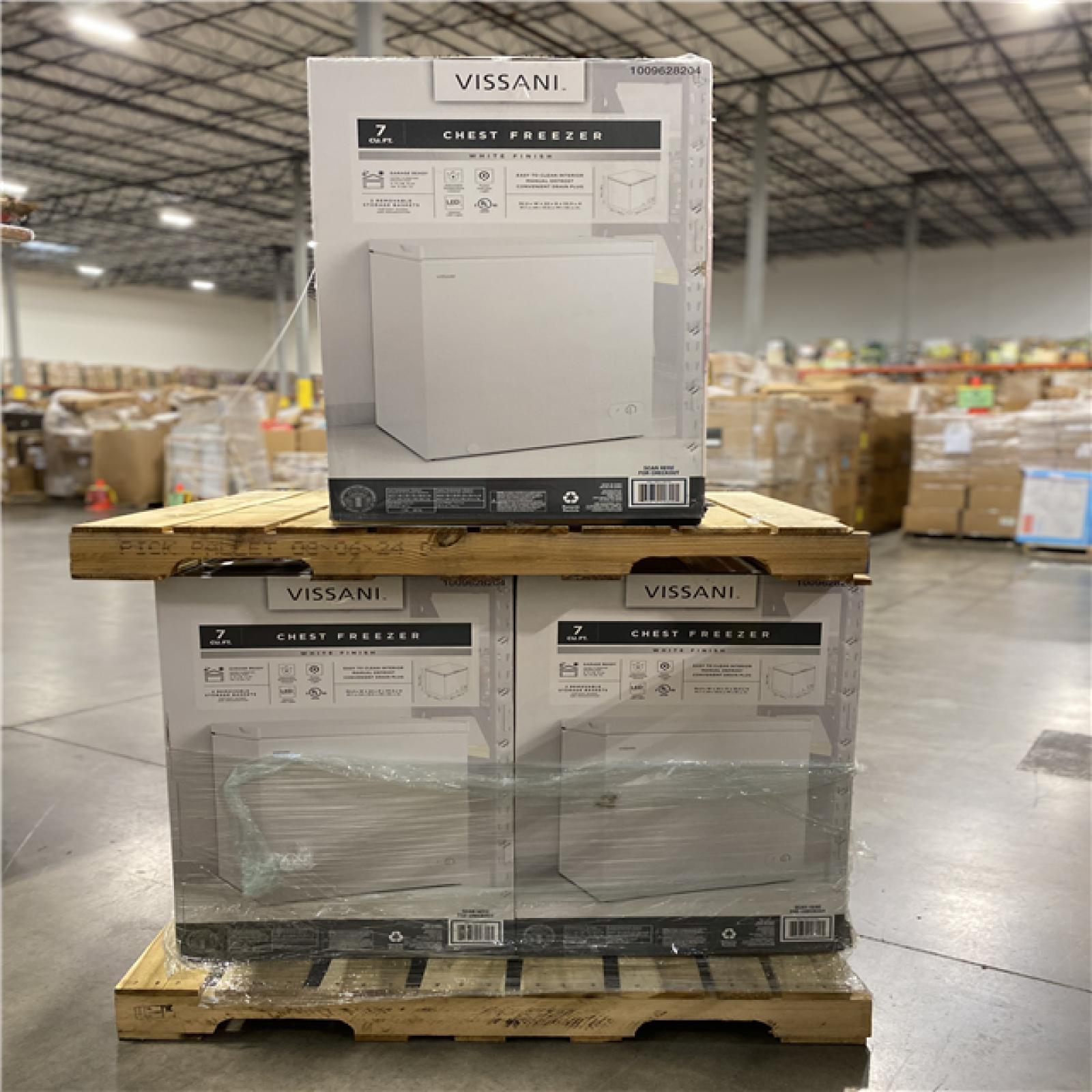 DALLAS LOCATION - Vissani 7.0 cu. ft. Manual Defrost Chest Freezer with LED Light in White Garage Ready PALLET - ( UNITS 3)