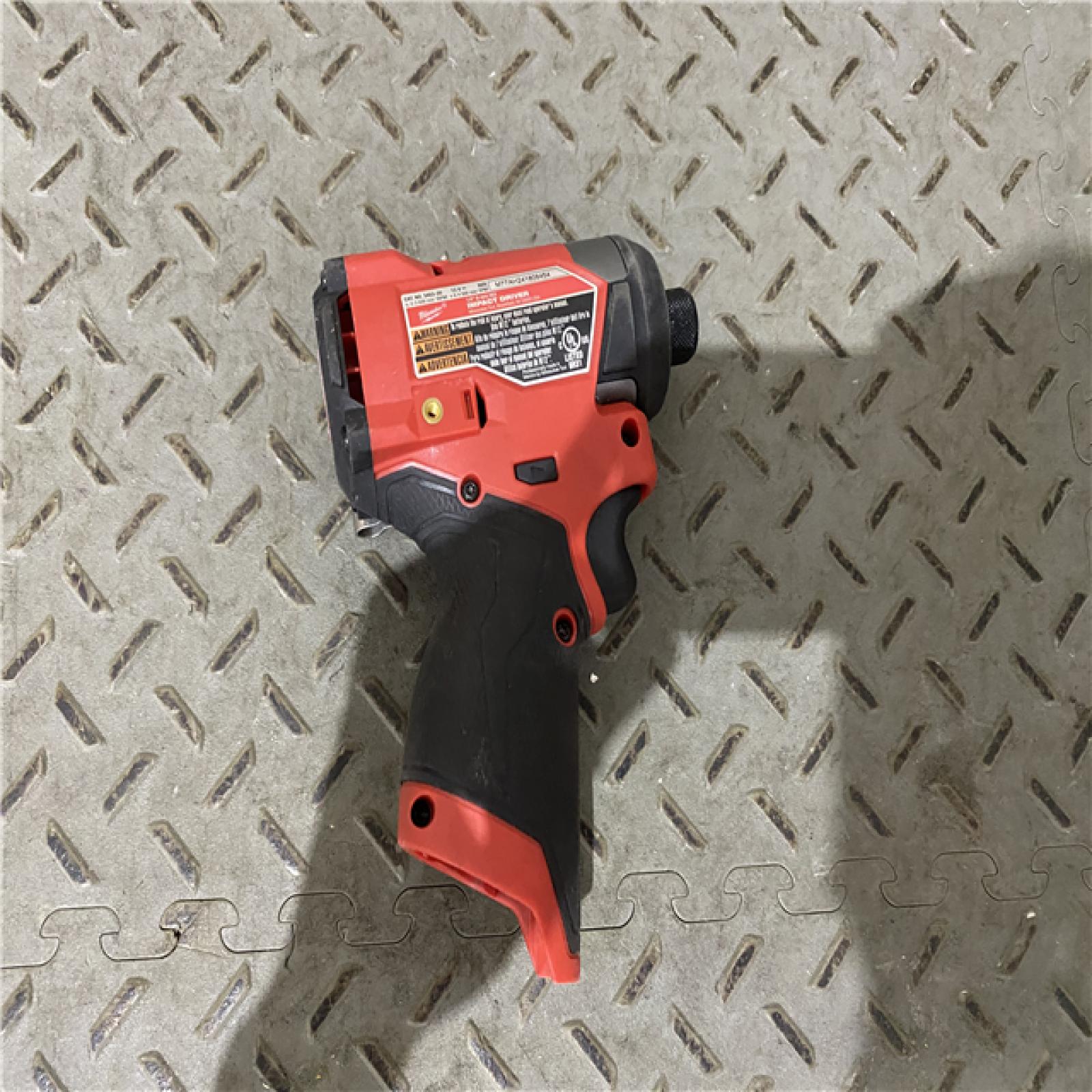 Houston location AS-IS  MILWAUKEE M12 Fuel Atornillador De Impacto Hexagonal De 1/4