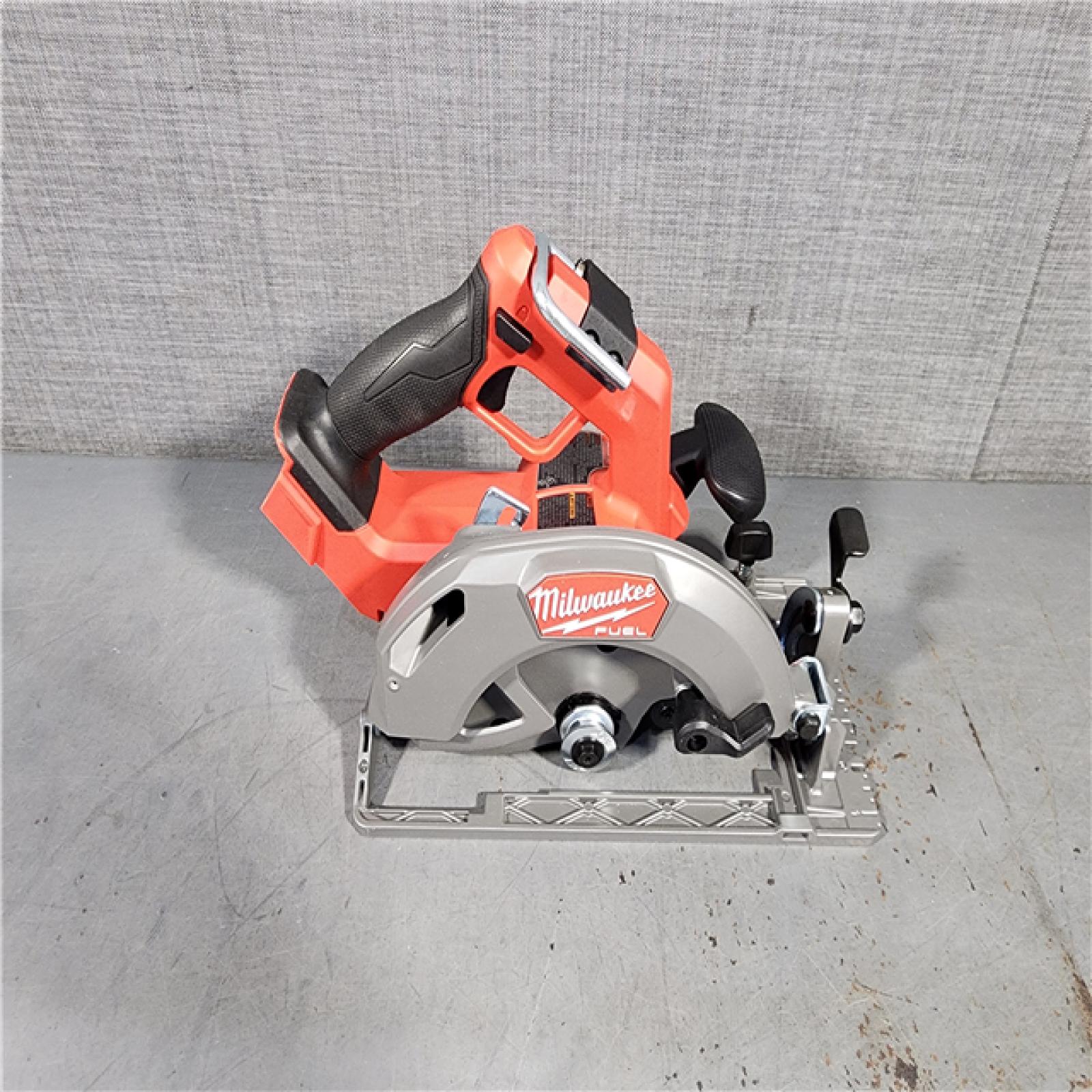 HOUSTON LOCATION - AS-IS Milwaukee M18 FUEL 18V Lithium-Ion Brushless Cordless 7-1/4 in. Circular Saw (Tool-Only)