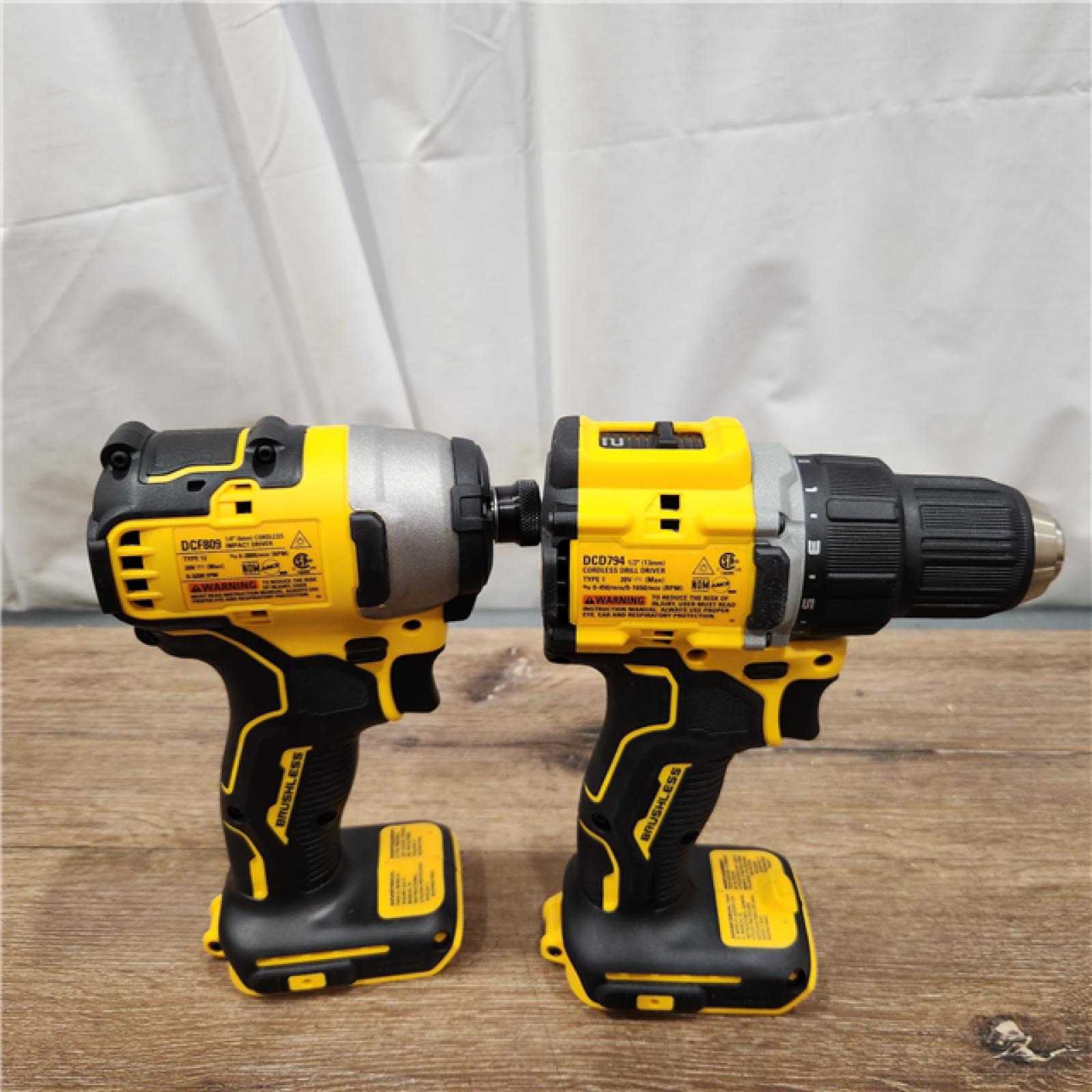 AS-IS DEWALT ATOMIC 20-Volt MAX Lithium-Ion Cordless Combo Kit (2-Tool) with (2) 2.0Ah Batteries, Charger and Bag