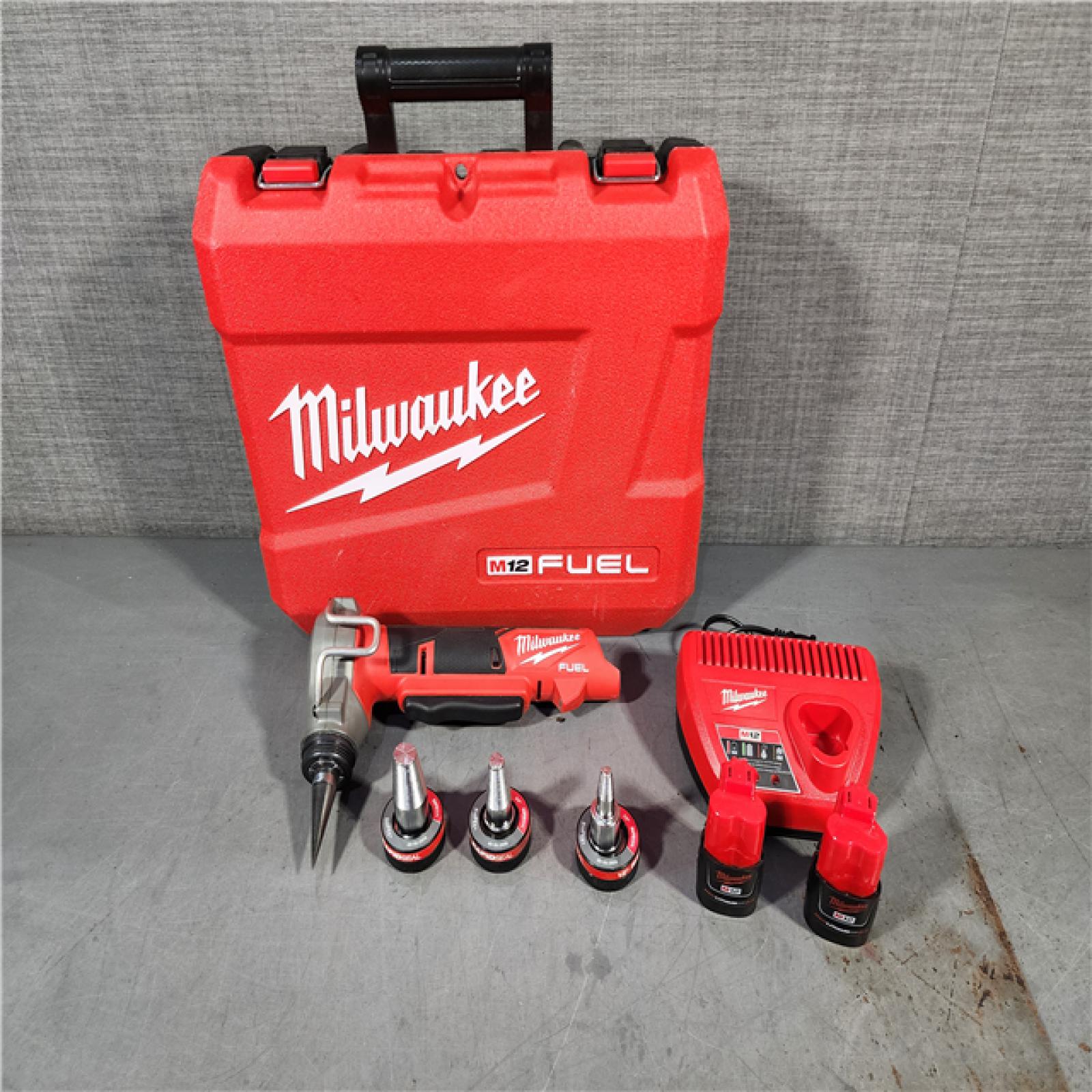 HOUSTON LOCATION - AS-IS Milwaukee 2532-22 Expander Kit W/ 1/2 -1 Heads