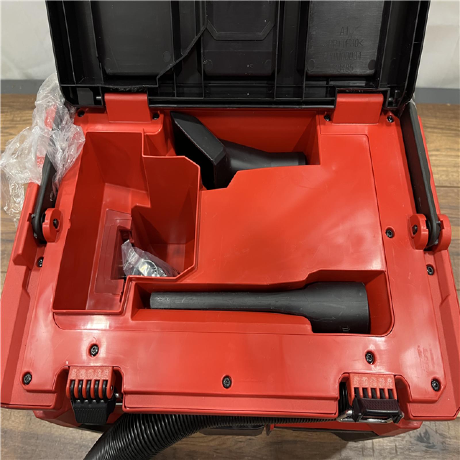 AS-IS MILWAUKEE M18 FUEL PACKOUT 18-Volt Lithium-Ion Cordless 2.5 Gal. Wet/Dry Vacuum (Vacuum-Only)