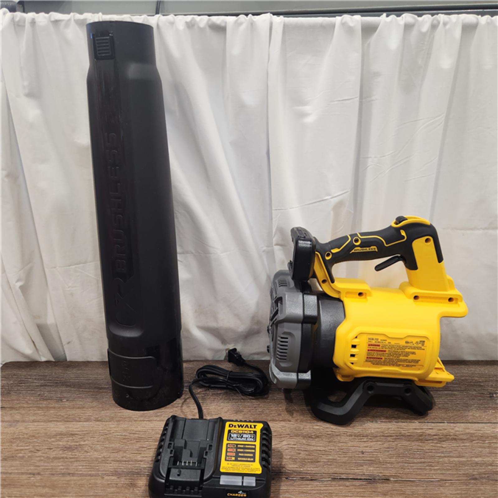 AS IS DeWalt Brushless Cordless Battery Powered Handheld Leaf Blower KIT