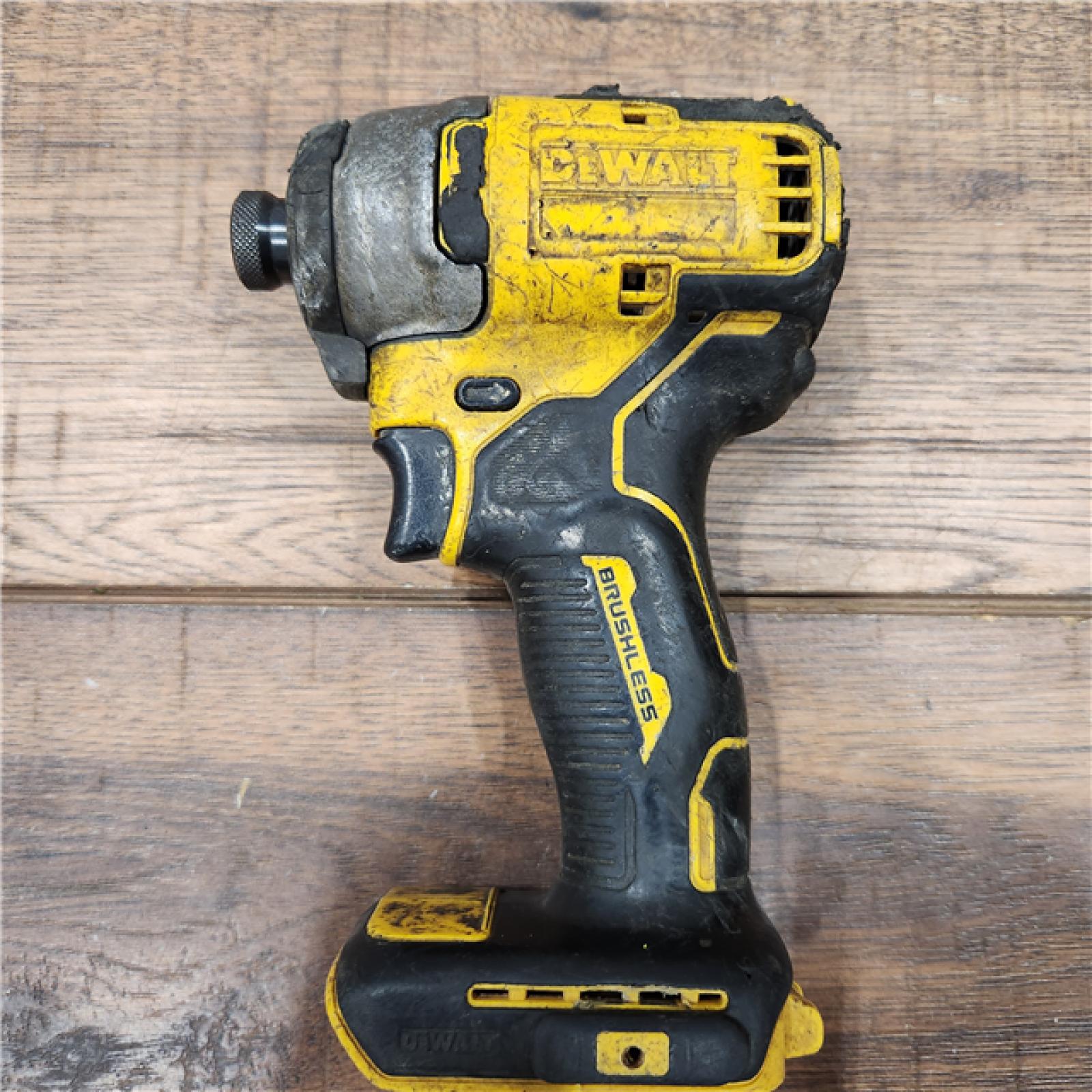 AS-IS DEWALT ATOMIC 20V MAX* Brushless Cordless Compact 1/4 in. Impact Driver Kit