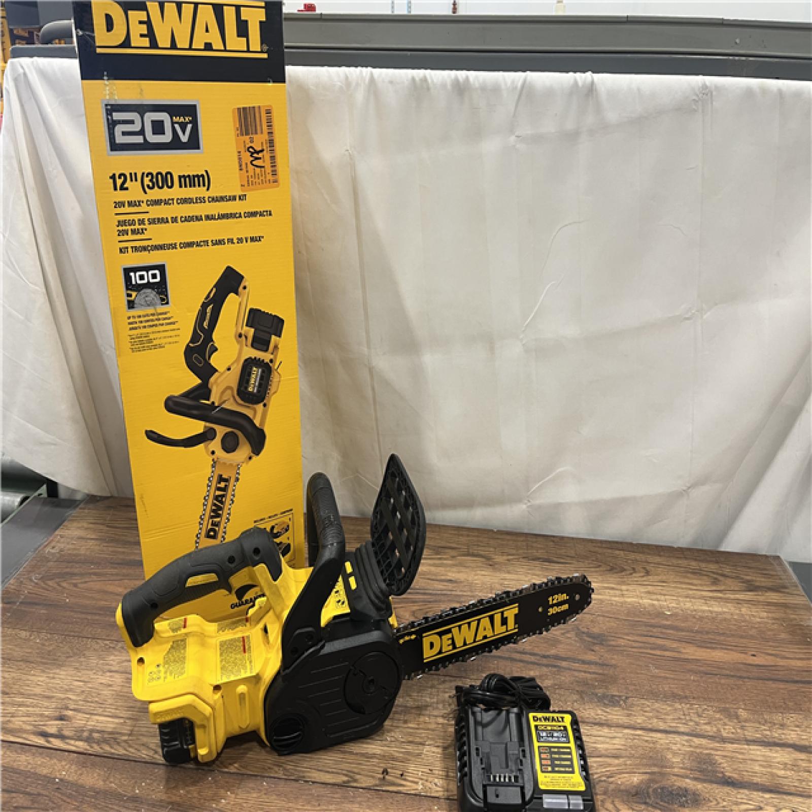 AS-IS DeWalt 20V MAX Compact 12 Brushless Cordless Chainsaw Kit DCCS621P1