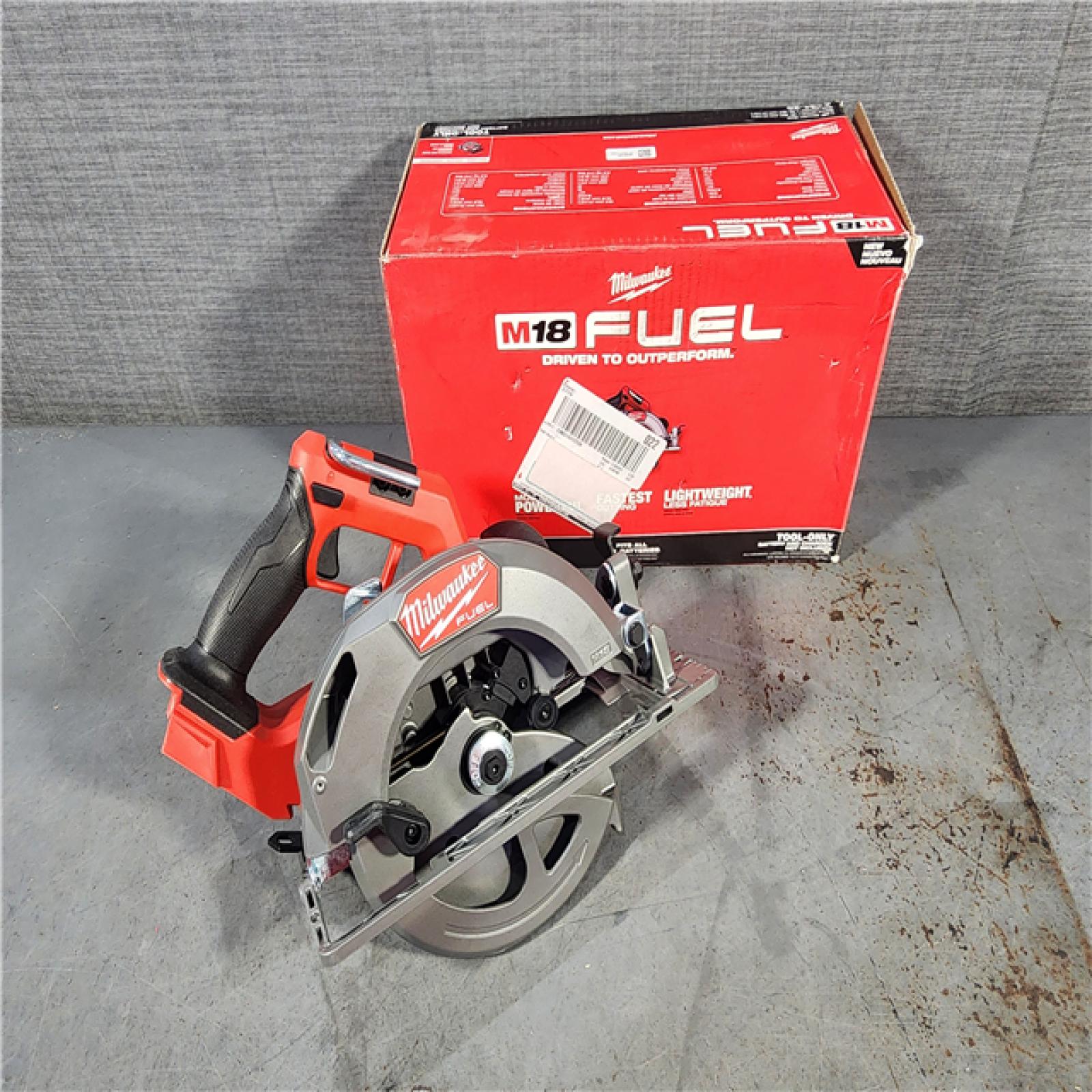 HOUSTON LOCATION - AS-IS Milwaukee M18 FUEL 18V Lithium-Ion Brushless Cordless 7-1/4 in. Circular Saw (Tool-Only)