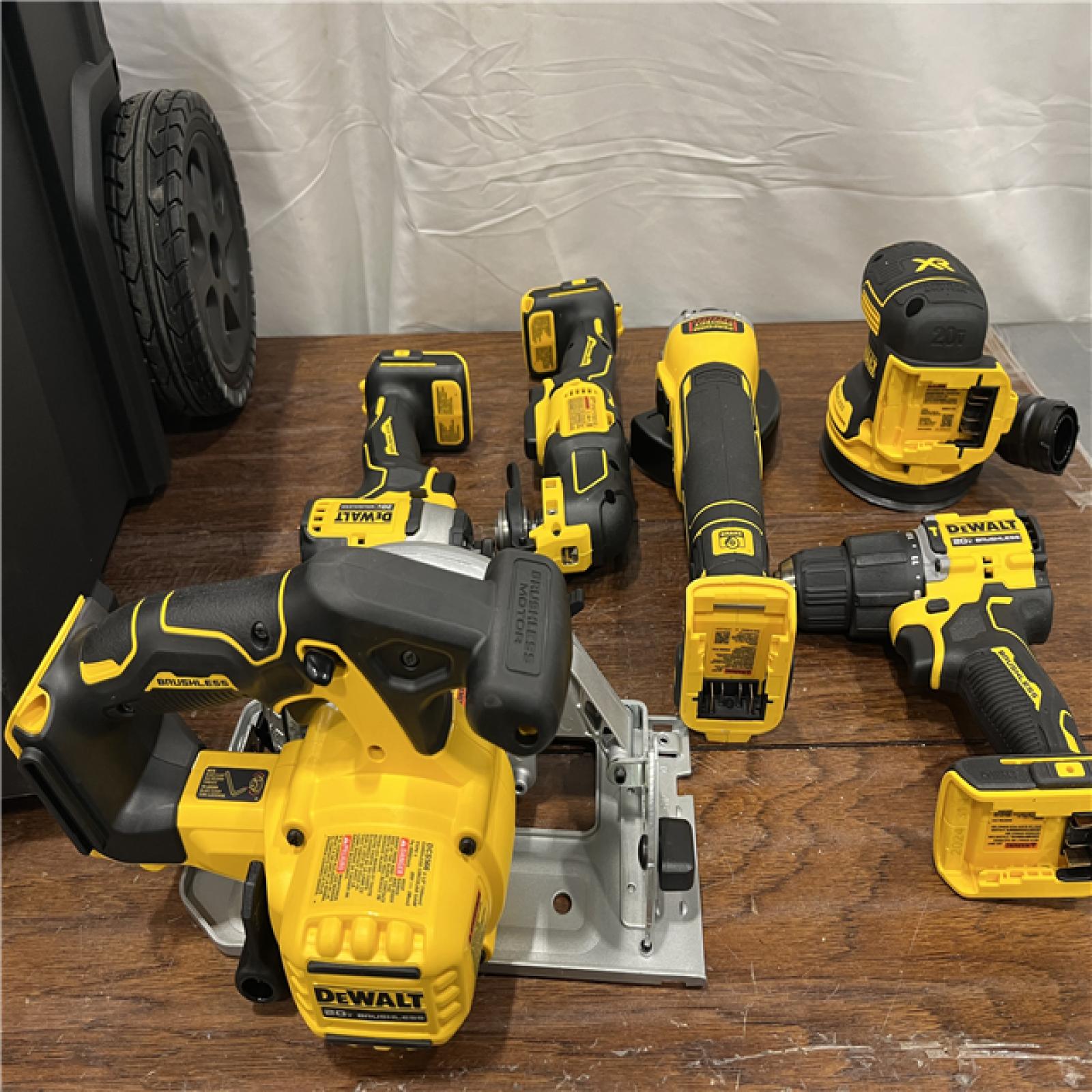 AS-ISDewalt 20-Volt MAX ToughSystem Lithium-Ion 6-Tool Cordless Combo Kit