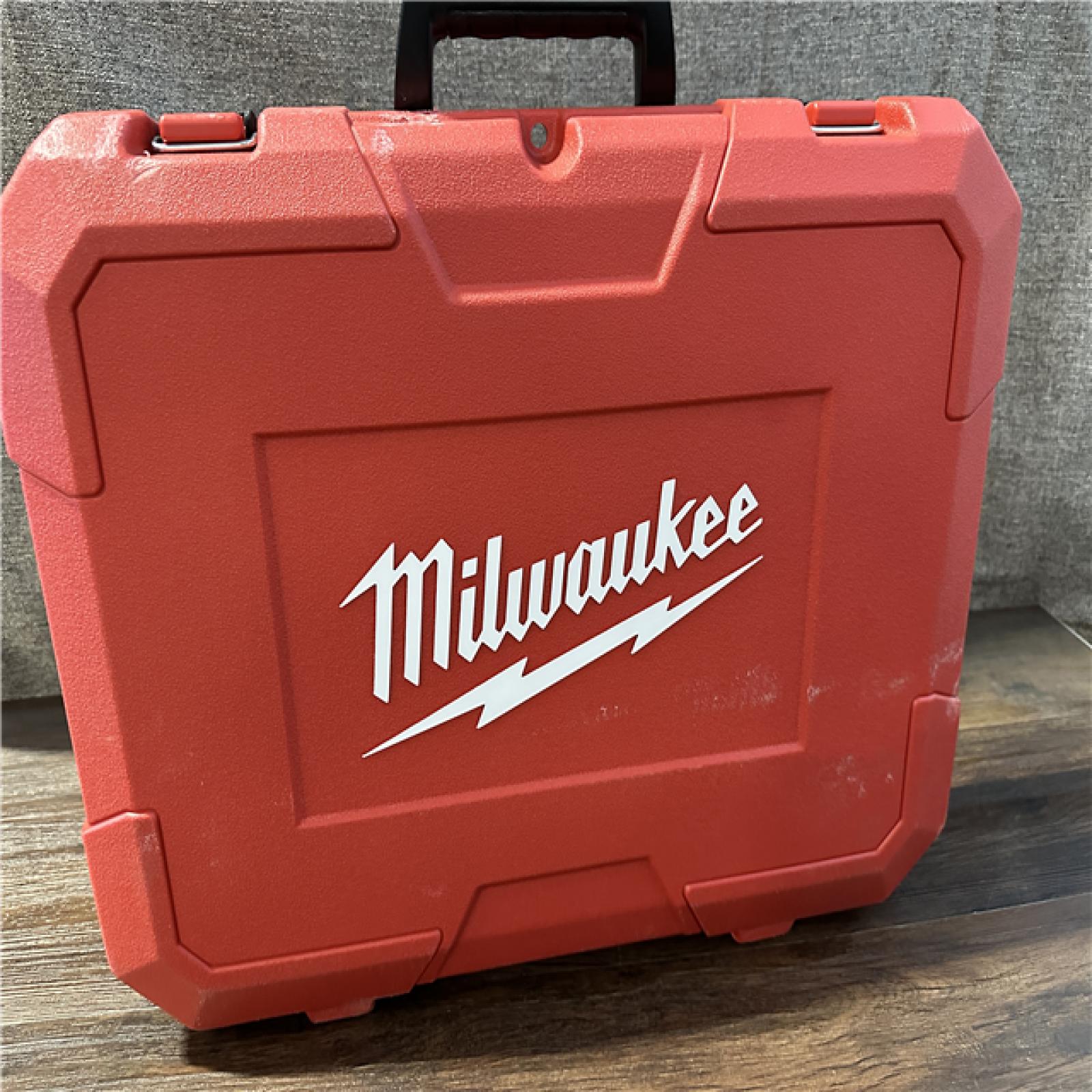 California AS-IS Milwaukee M18 Short Throw Press Tool Kit with Jaws, includes (2) Batteries, Charger & Hard Case