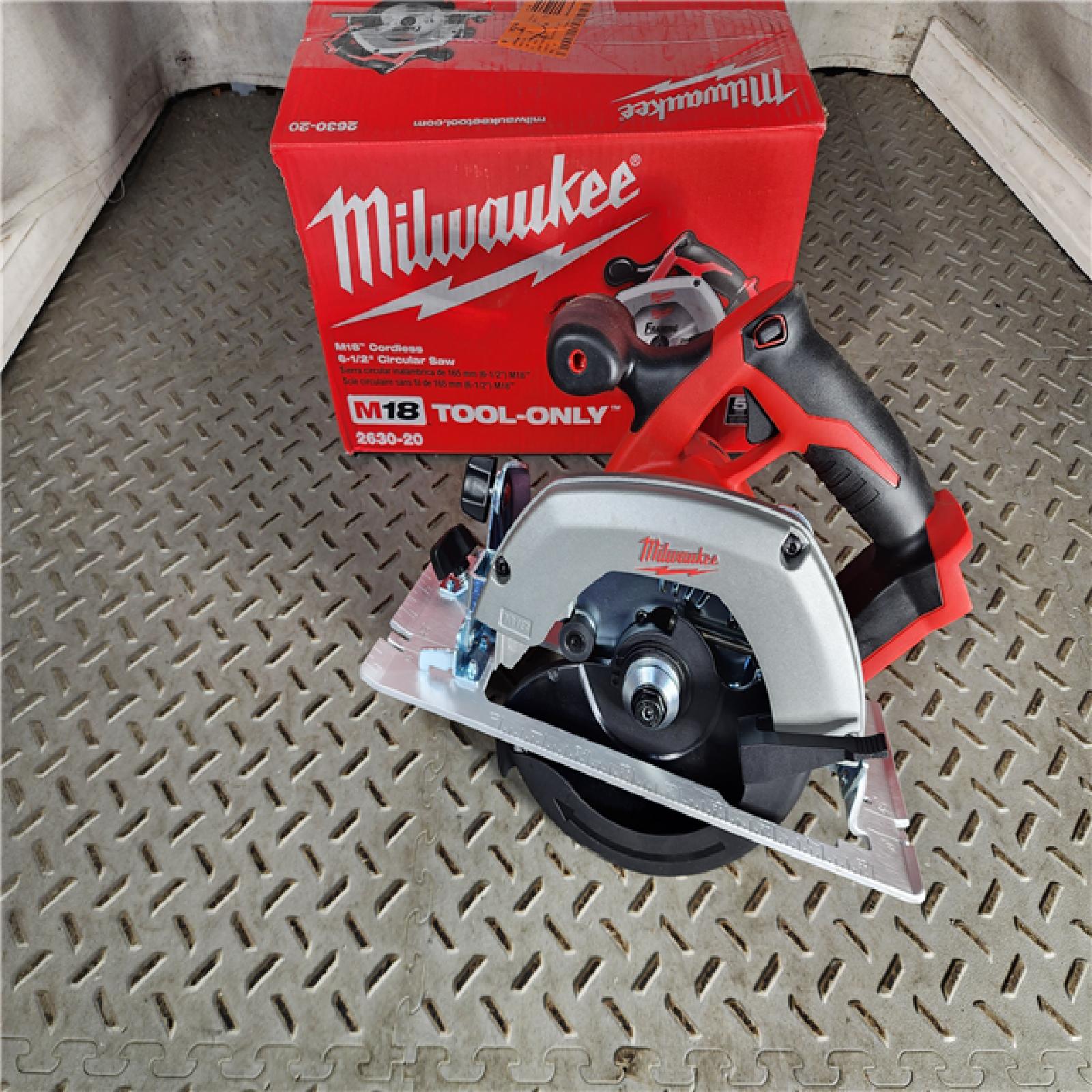 HOUSTON LOCATION - AS-IS Milwaukee M18 6 1/2 Circular Saw (Tool Only)