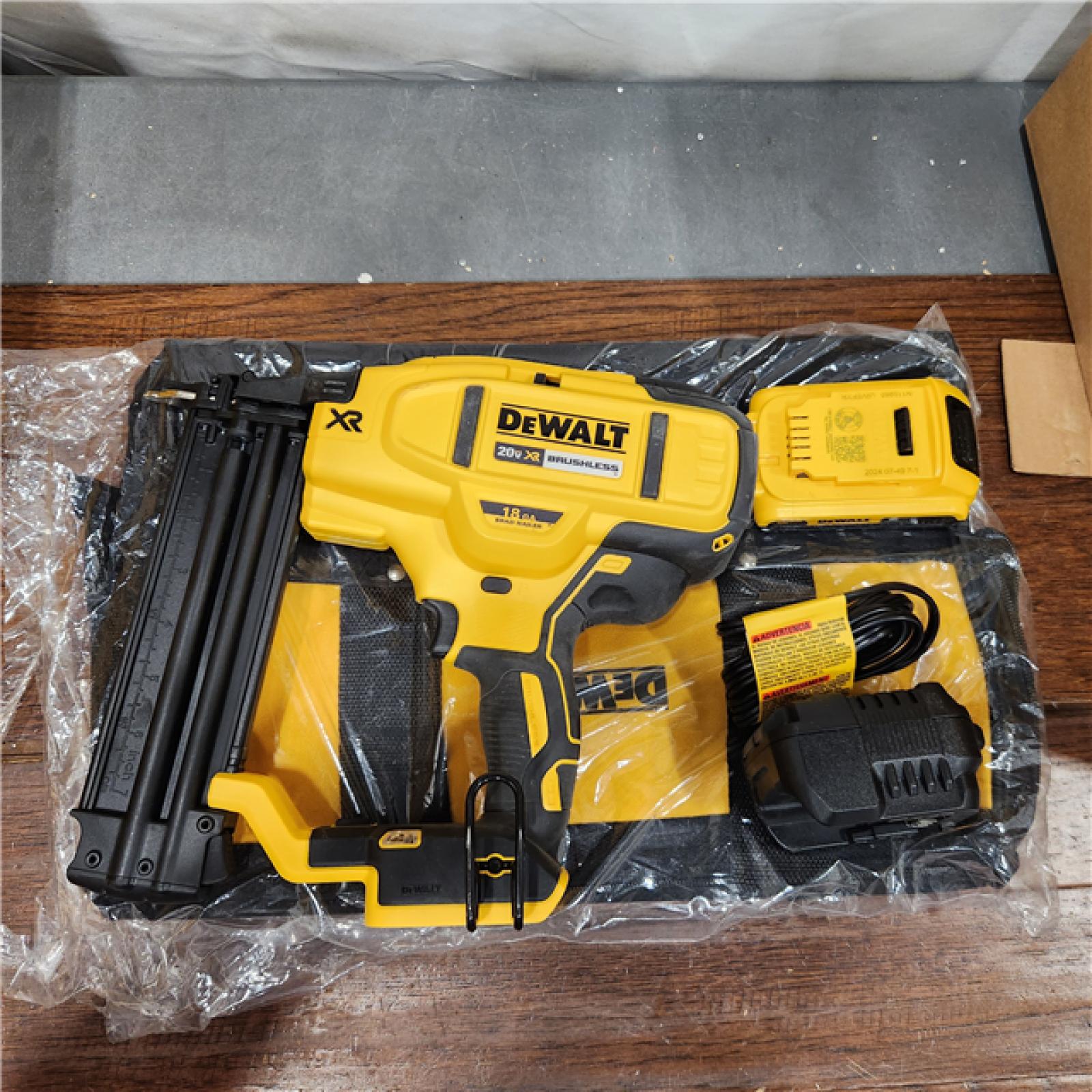 AS-IS DEWALT 20V MAX XR 18 Gauge Brad Nailer Kit