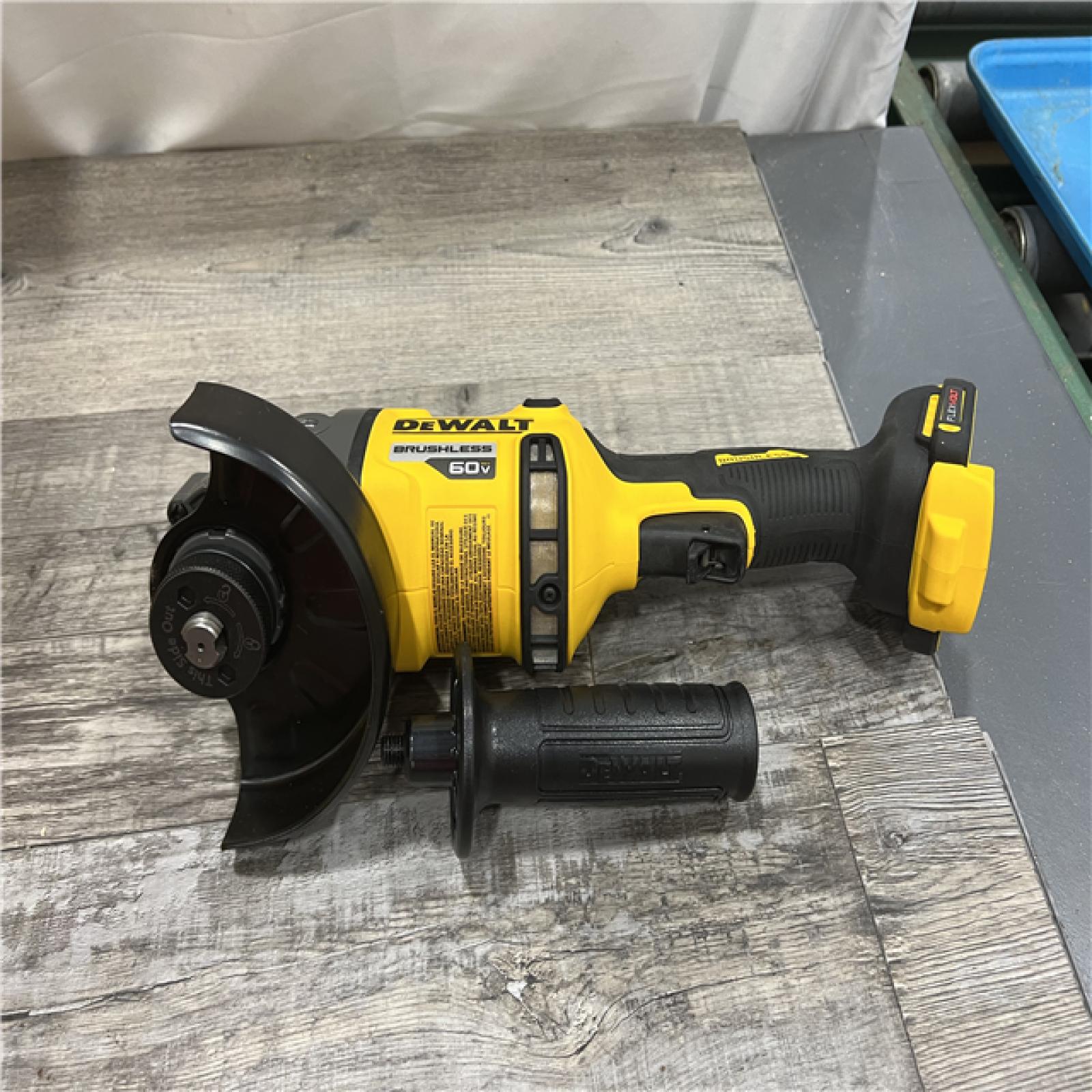 AS-IS DeWalt FLEXVOLT 60V MAX Cordless Grinder  4.5 - 6   9000 RPM  1 EA (115-DCG418B)