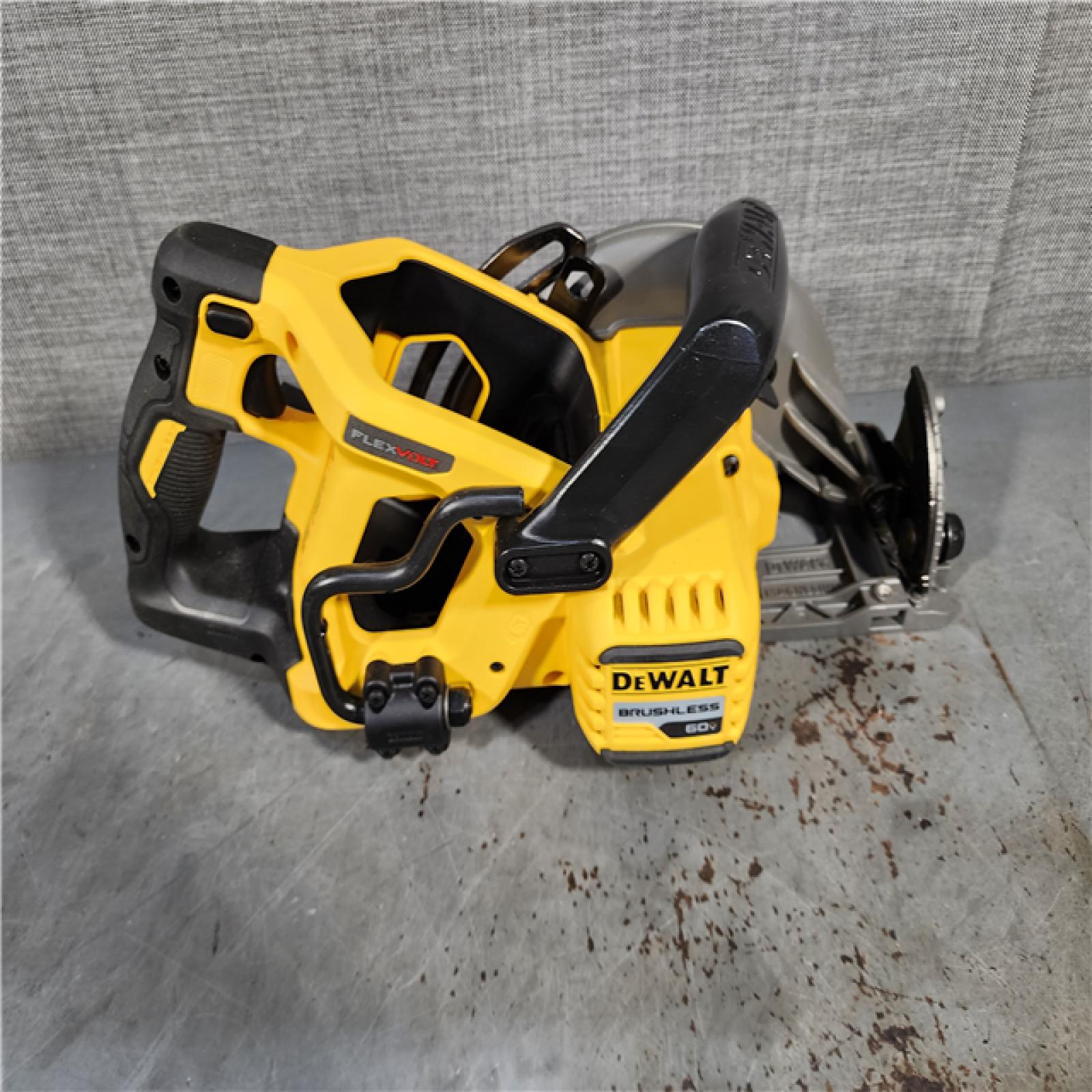 HOUSTON LOCATION - AS-IS DEWALT FLEXVOLT 60V MAX Cordless Brushless 7-1/4 in. Wormdrive Style Circular Saw (Tool Only)