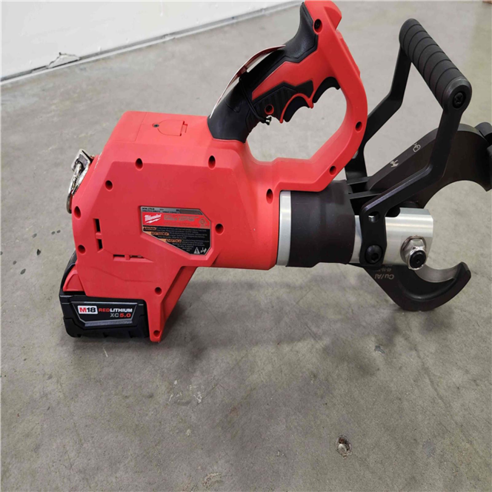 Phoenix Location NEW Milwaukee M18 18V Lithium-Ion Cordless FORCE LOGIC 3 in. Underground Cable Cutter W/ (1) 5.0Ah Battery, Charger, Tool Bag 2776-21