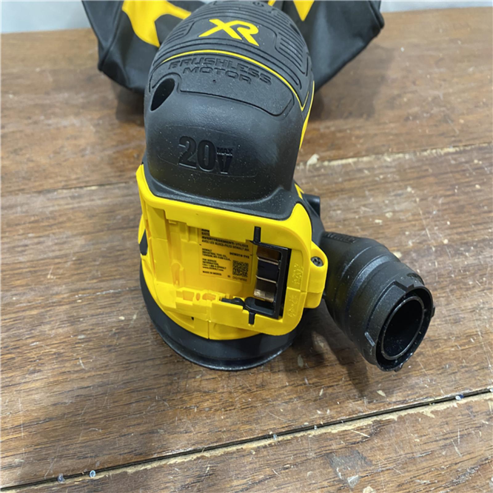 AS-ISDEWALT Cordless Brushless Random Orbital Sander KIT