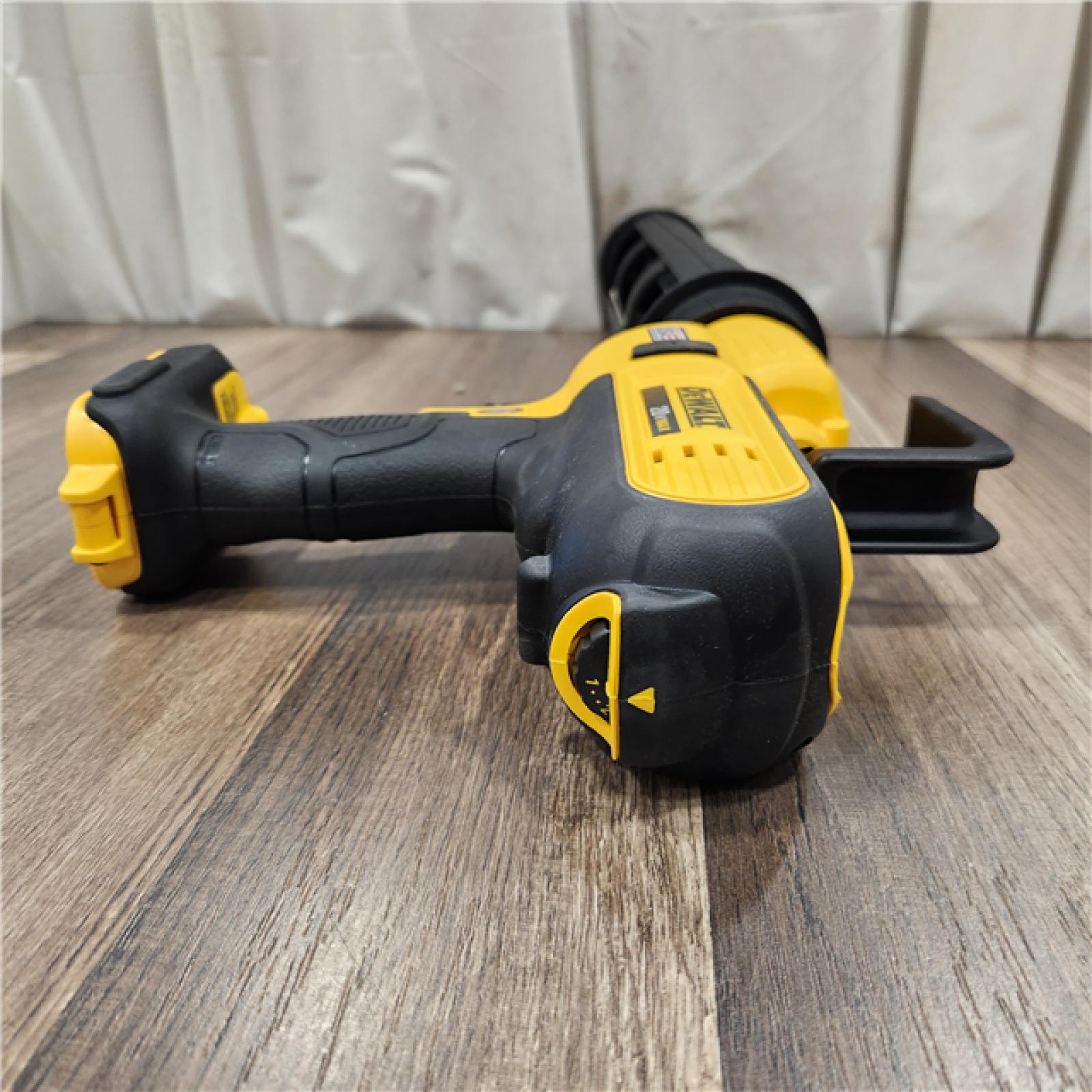 AS IS Dewalt 20-Volt MAX Lithium-Ion Cordless 600 ml (29 oz.)  Adhesive Gun (Tool-Only)