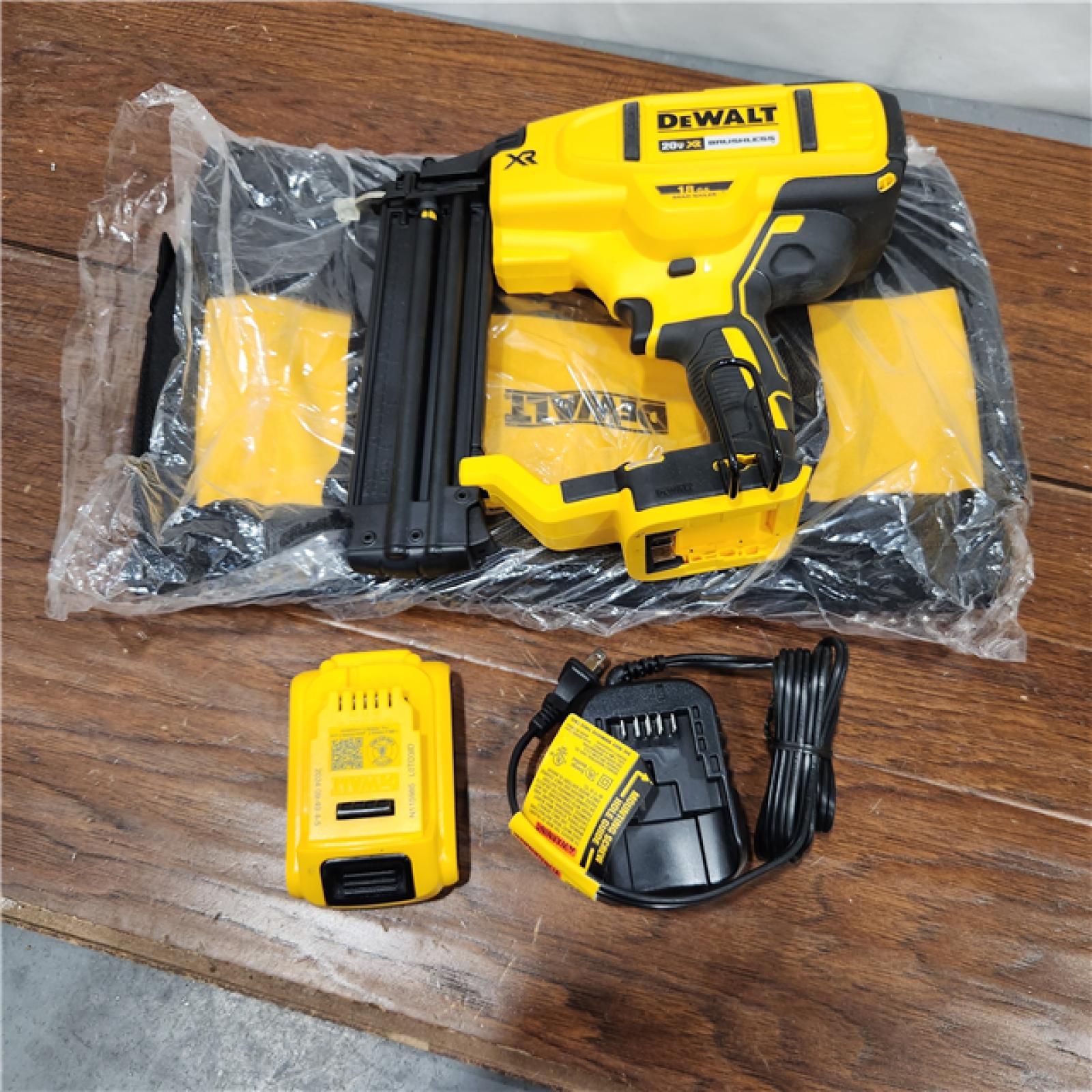 AS-IS DEWALT 20V MAX XR 18 Gauge Brad Nailer Kit