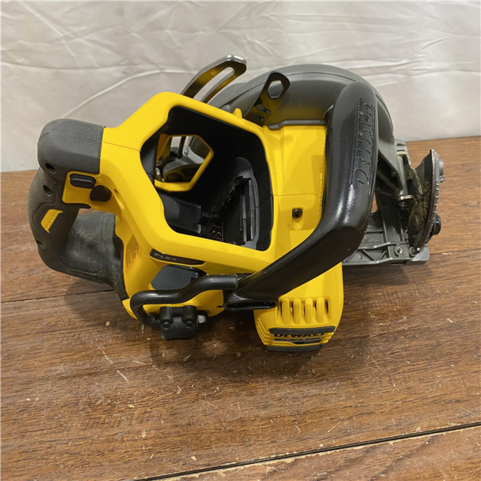 AS-ISDEWALT FLEXVOLT 60V MAX Cordless Brushless 7-1/4 in. Wormdrive Style Circular Saw (Tool Only)