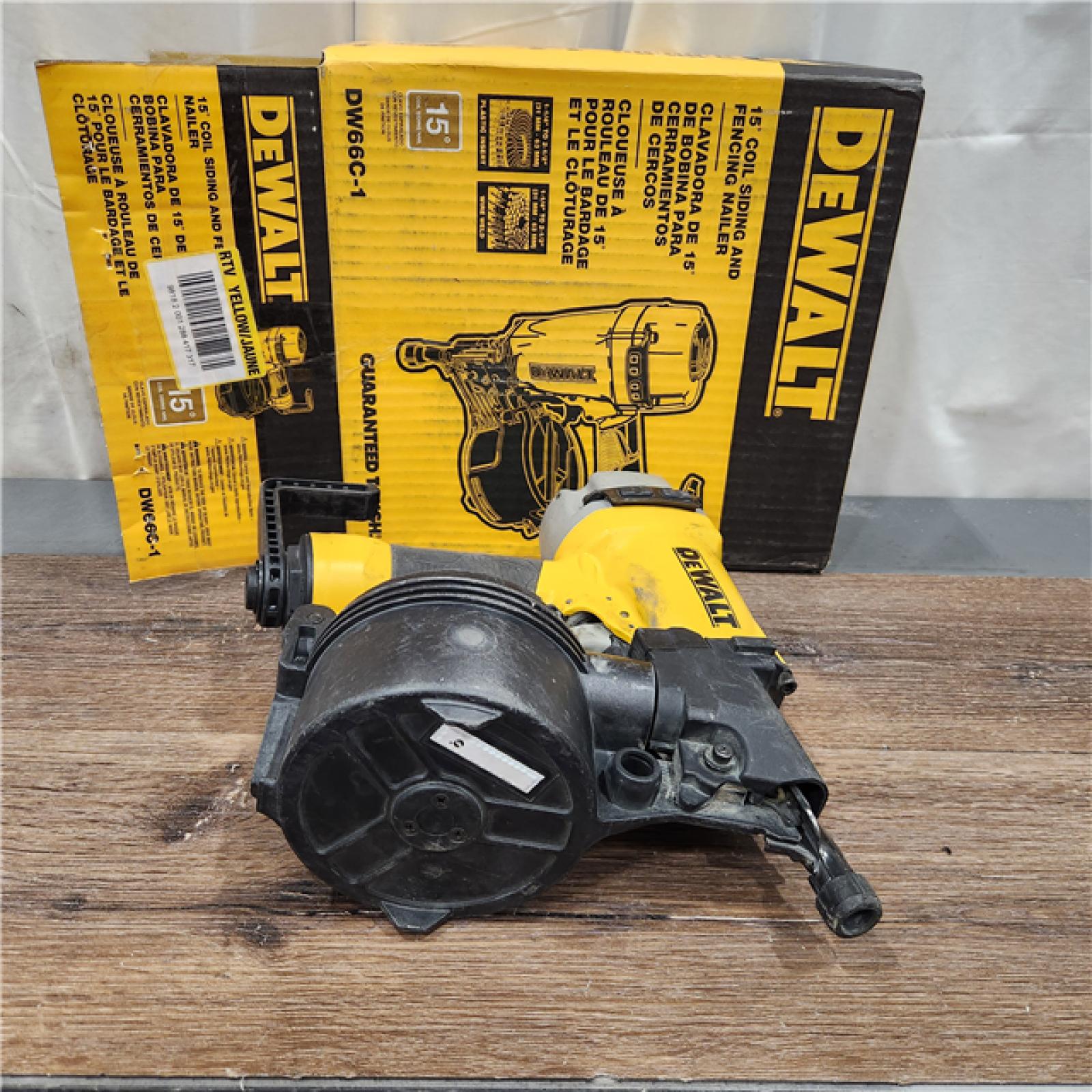 AS IS DEWALT DW66C-1 2-1/2 Inch 15 Degree Coil Siding and Fencing Nailer