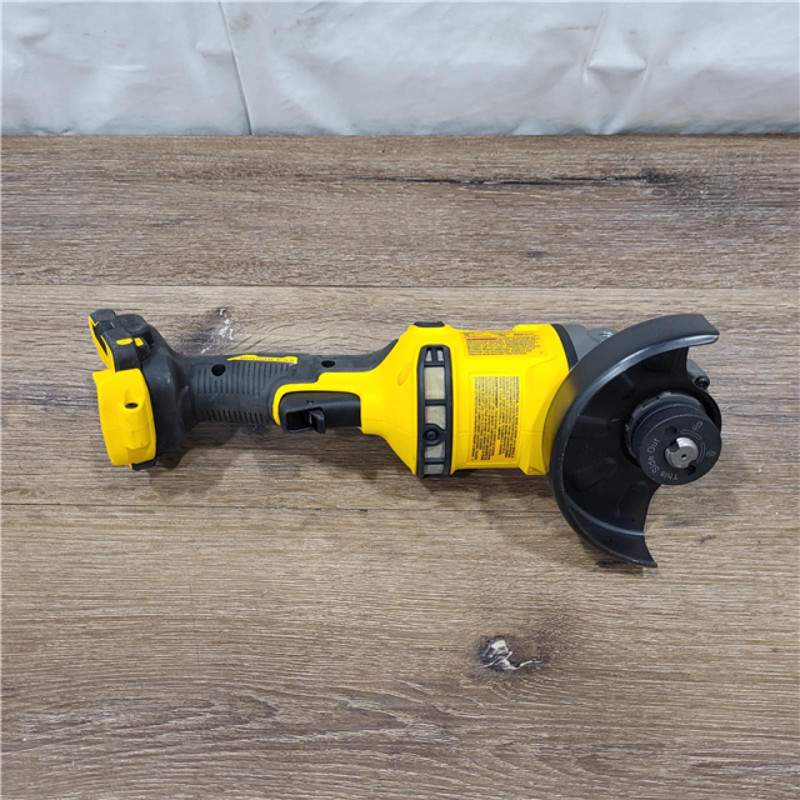 AS-IS DeWalt FLEXVOLT 60V MAX Cordless Grinder  4.5 - 6   9000 RPM  1 EA (115-DCG418B)