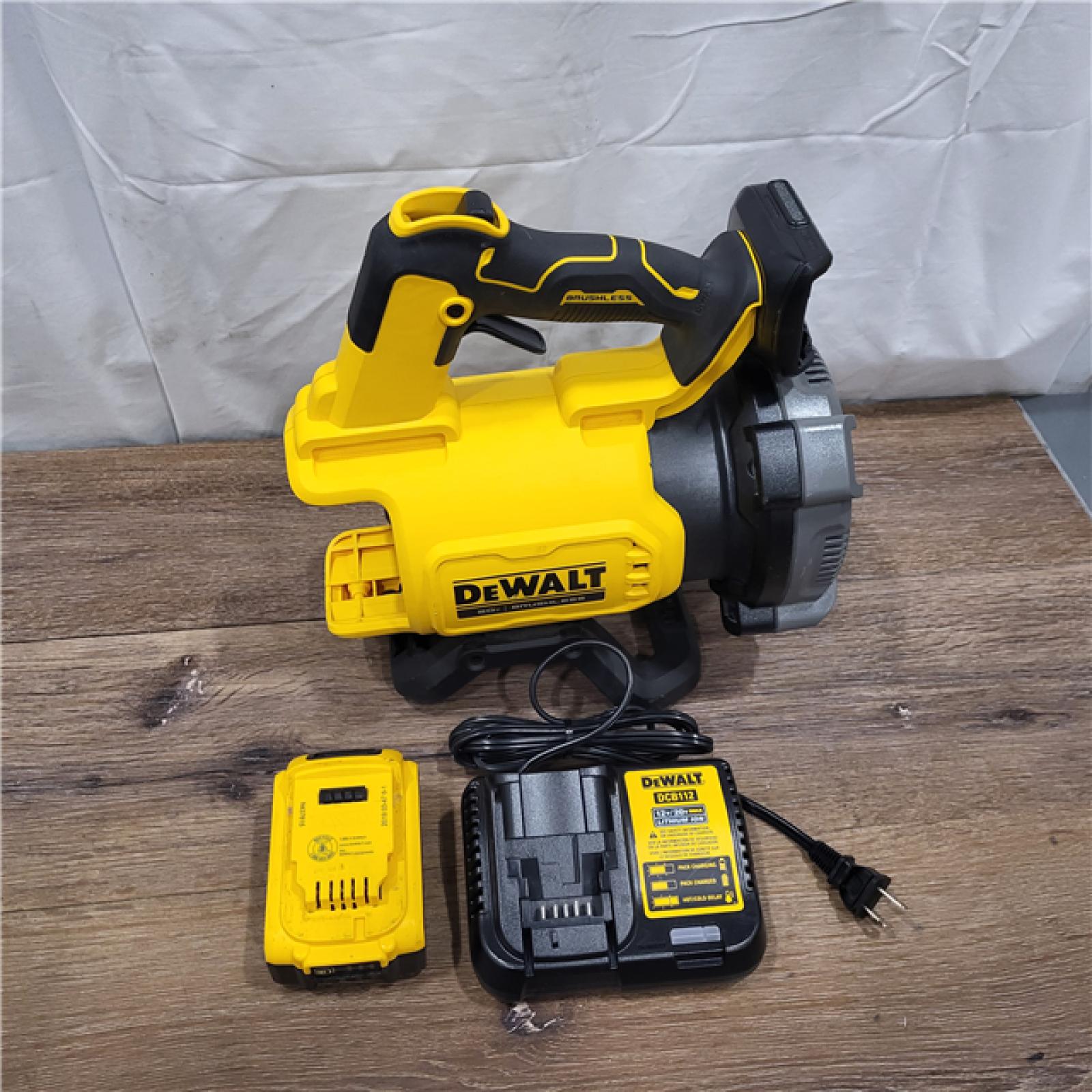 AS-IS DEWALT 20V MAX* XR Brushless Cordless Handheld Blower Kit