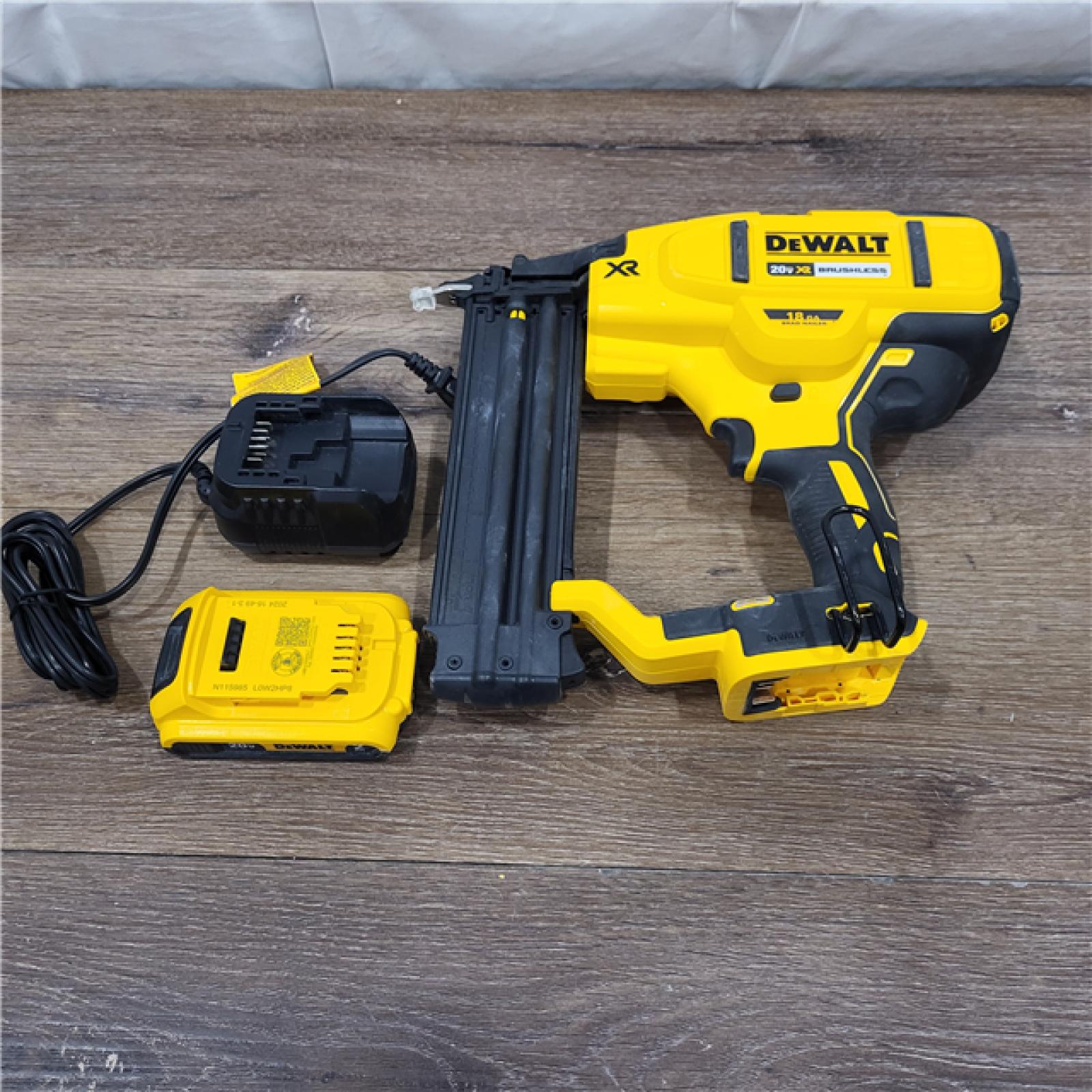 AS-IS DEWALT 20V MAX XR 18 Gauge Brad Nailer Kit