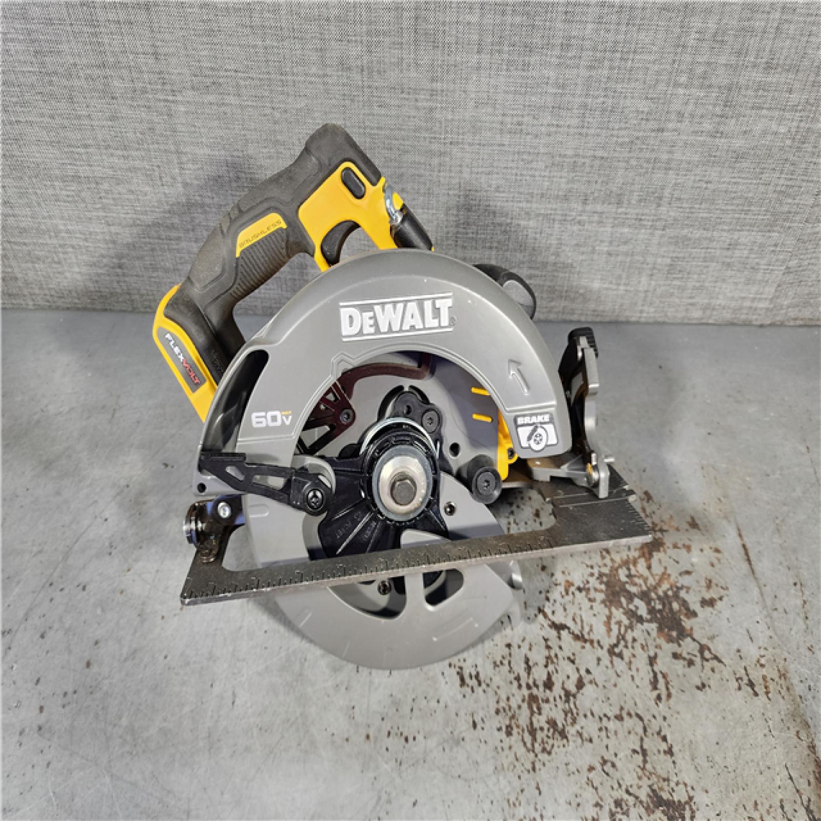 HOUSTON LOCATION - AS-IS DeWALT Flexvolt Max 7-1/4  60V Brushless Circular Saw DCS578B (Bare Tool)