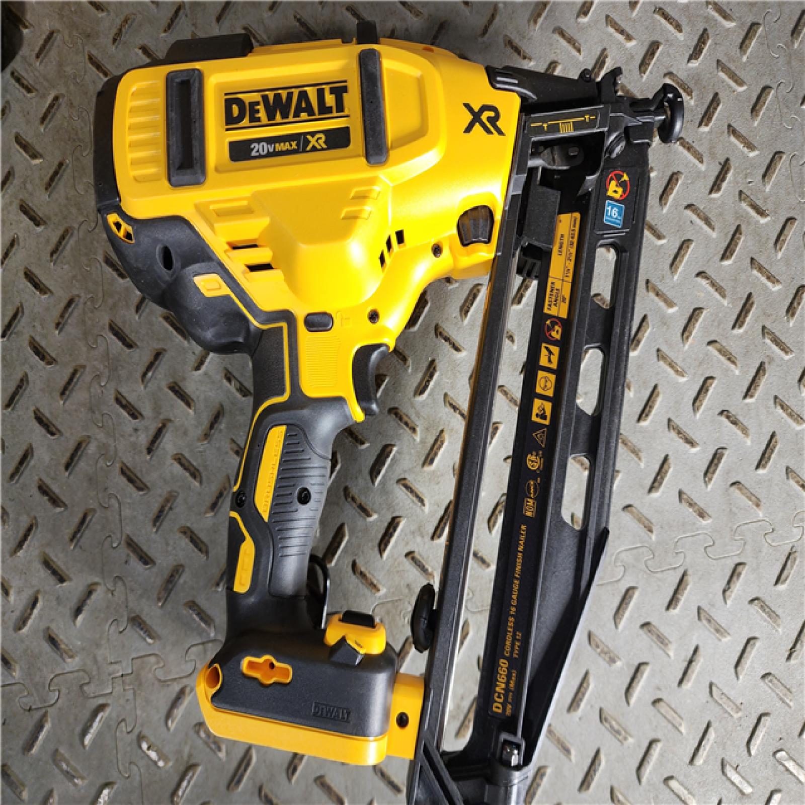 HOUSTON LOCATION - AS-IS DeWalt DCN660D1 20V 16 Gauge Cordless Angled Finish Nailer Kit W/ 2Ah Battery