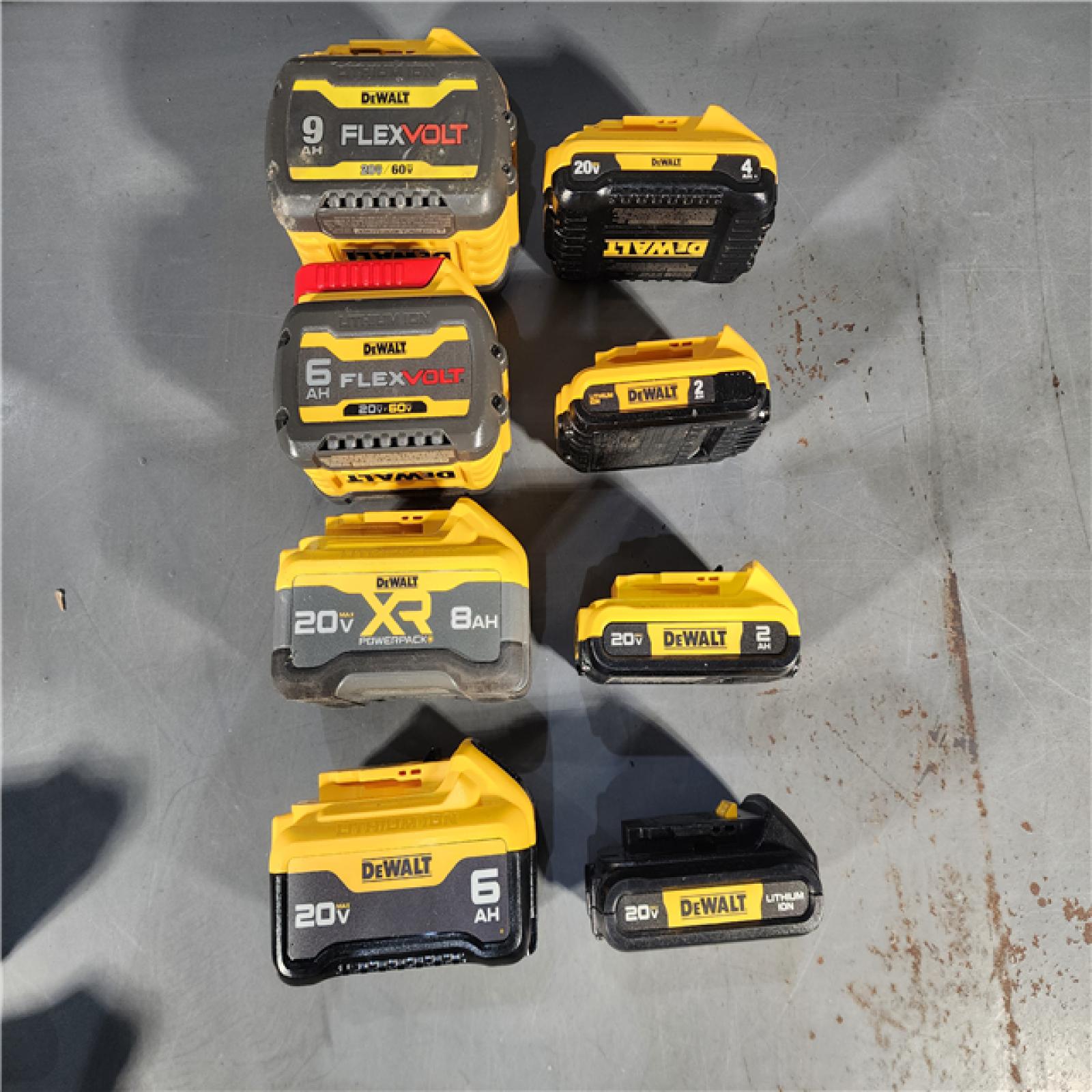 HOUSTON LOCATION - AS-IS DEWALT BATTERY PACK QTY - 15