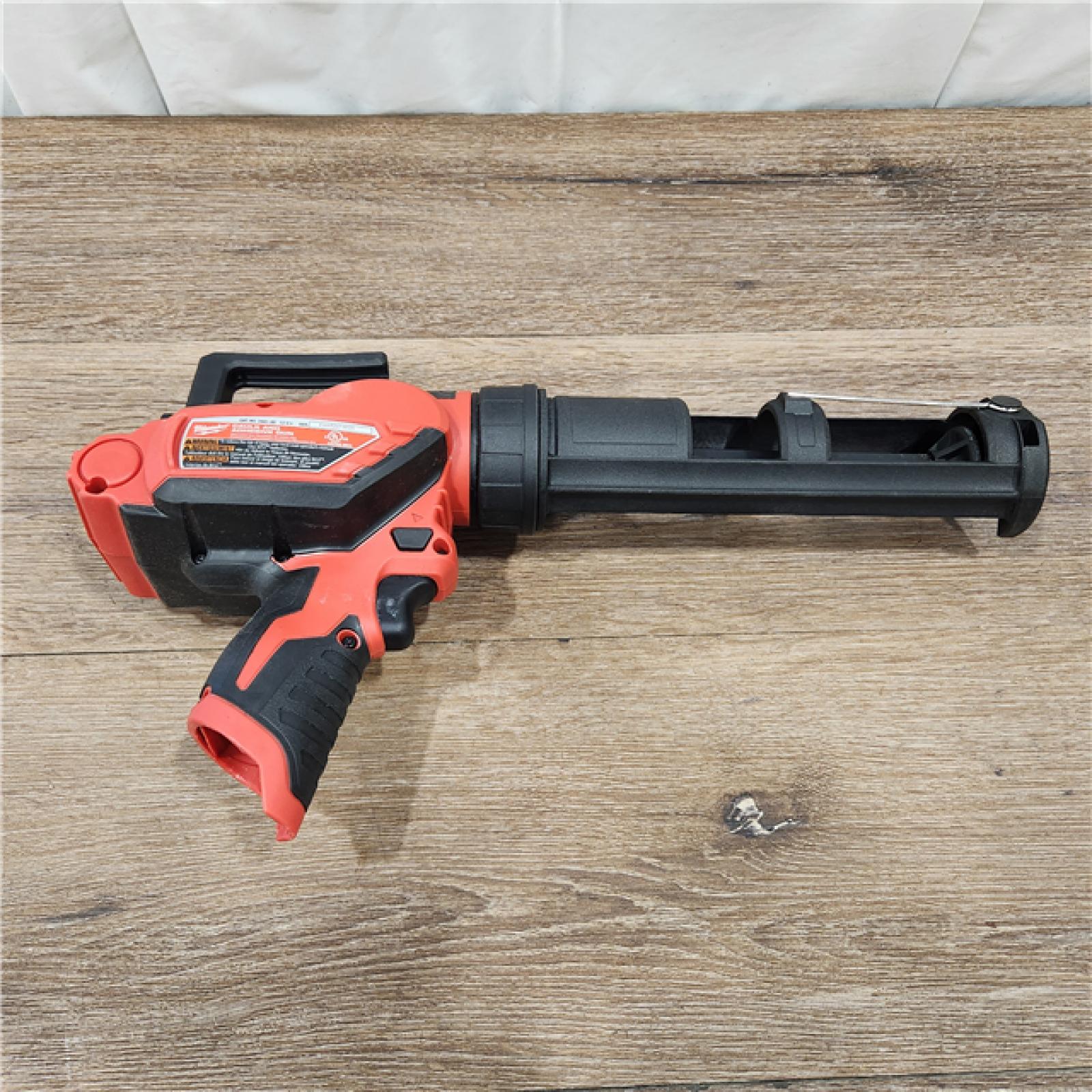 AS-IS Milwaukee M12 12- volt Lithium-Ion Cordless 10 oz. Caulk and Adhesive Gun Kit with (1) 1.5Ah Battery and Charger