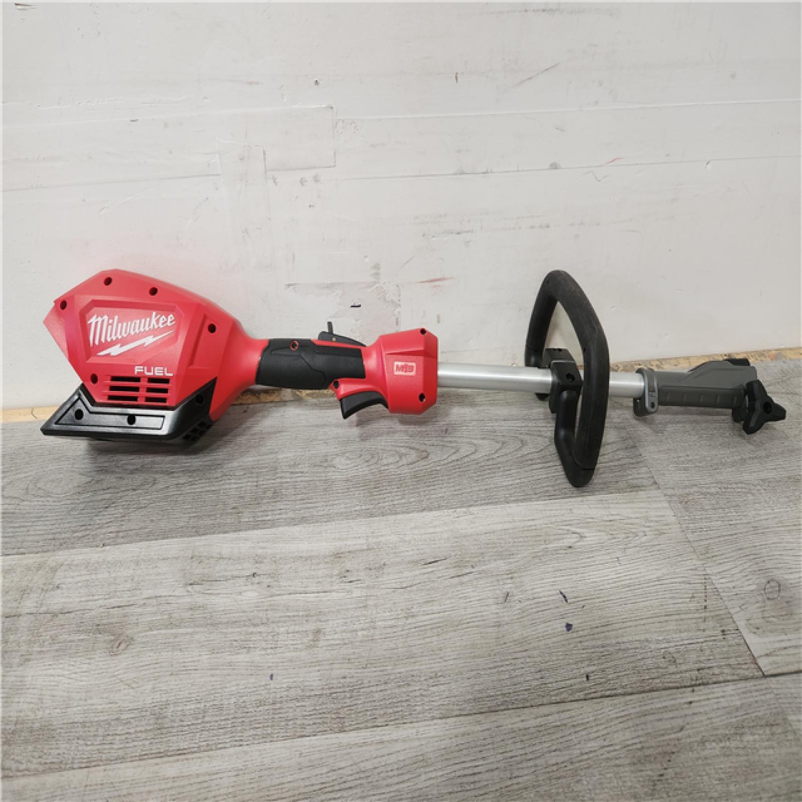 Phoenix Location Milwaukee M18 FUEL 18V Lithium-Ion Brushless Cordless String Trimmer with QUIK-LOK Attachment Capability (No Battery)