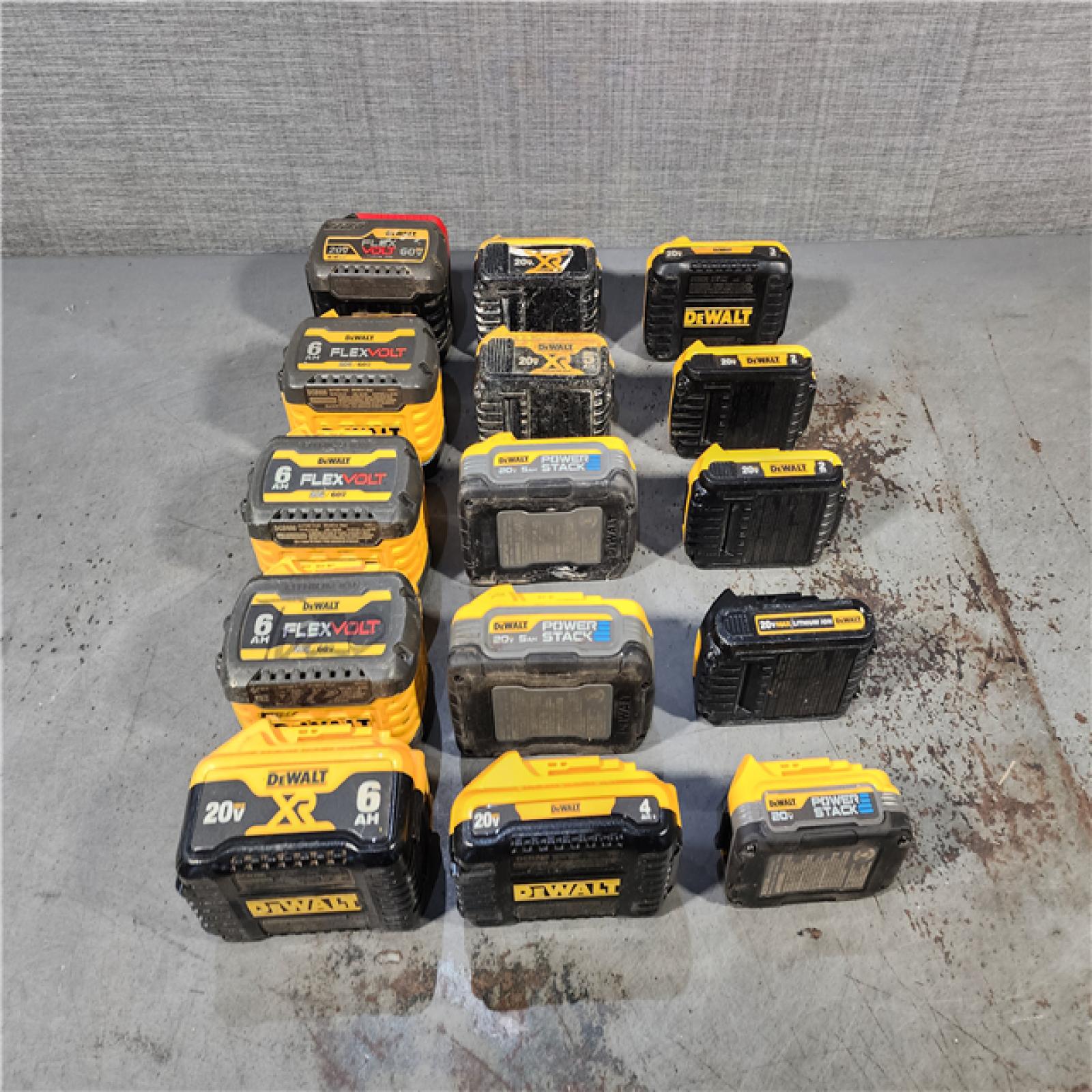 HOUSTON LOCATION - AS-IS DEWALT BATTERY PACK QTY - 15