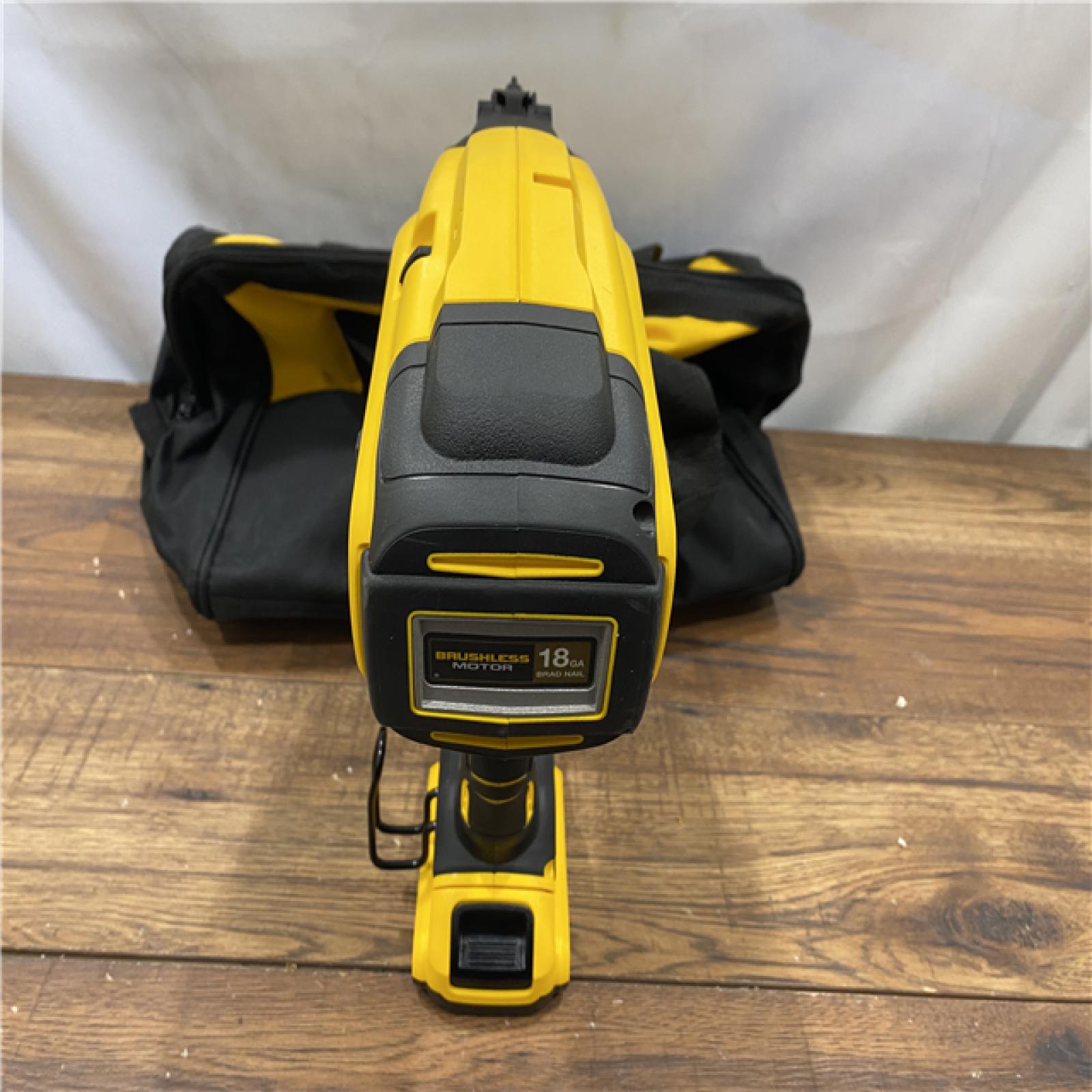 AS IS DEWALT 20V MAX XR 18 Gauge Brad Nailer Kit