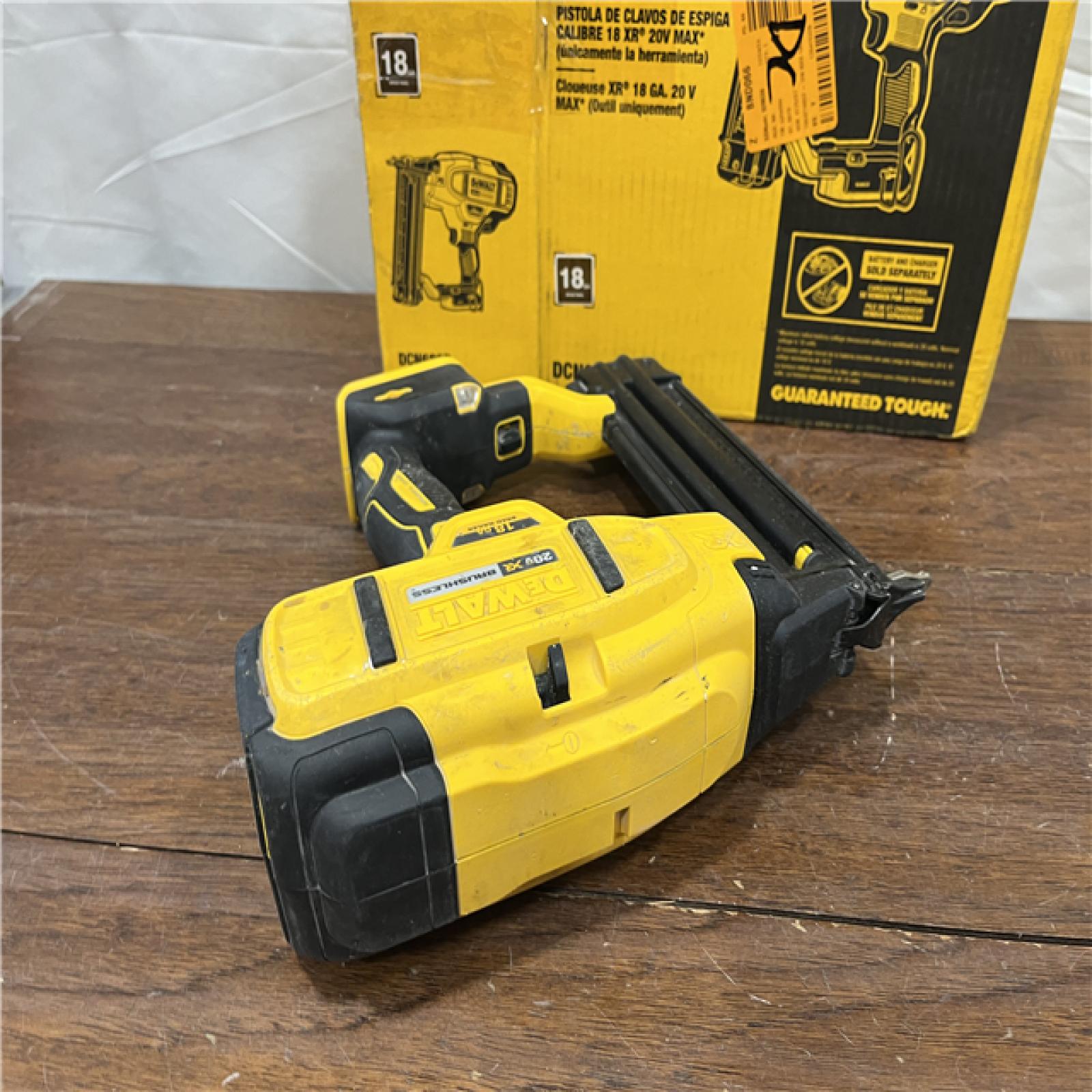 AS-ISDeWalt 20V MAX XR Lithium-Ion Electric Cordless 18-Gauge Brad Nailer (Tool Only)